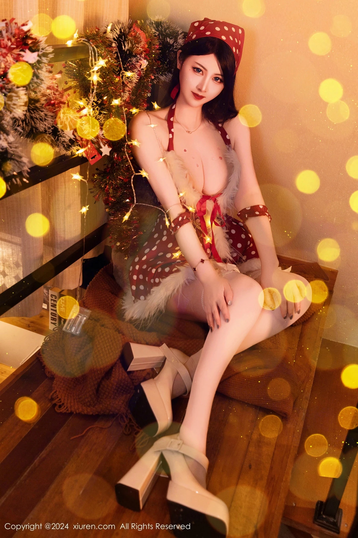 [[XiuRen秀人网]秀人网]No.9618_模特诗诗kiki圣诞节系列性感红色内衣配肉丝袜秀丰腴身姿诱惑写真109P