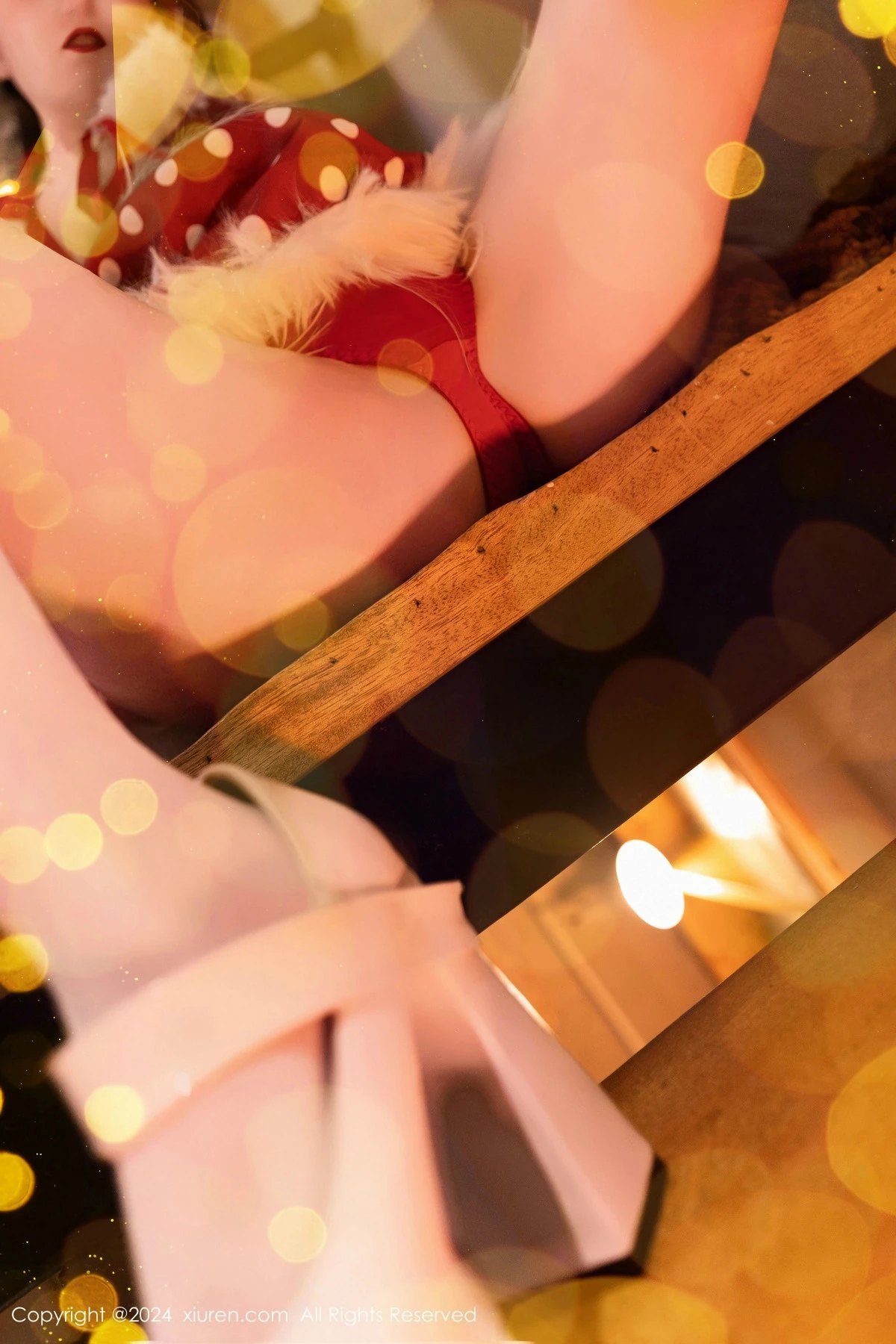 [[XiuRen秀人网]秀人网]No.9618_模特诗诗kiki圣诞节系列性感红色内衣配肉丝袜秀丰腴身姿诱惑写真109P