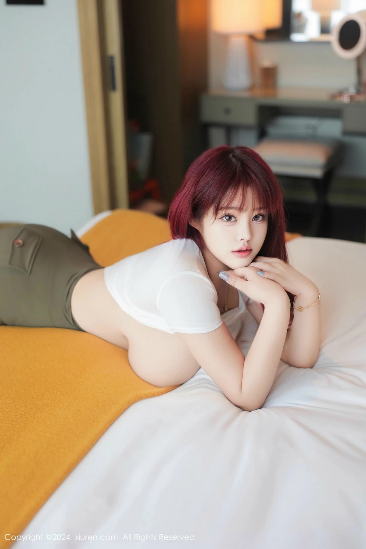 [[XiuRen秀人网]秀人网]No.9615_新人模特H70的Lena性感白色T恤配短裤半脱露傲人豪乳诱惑写真81P