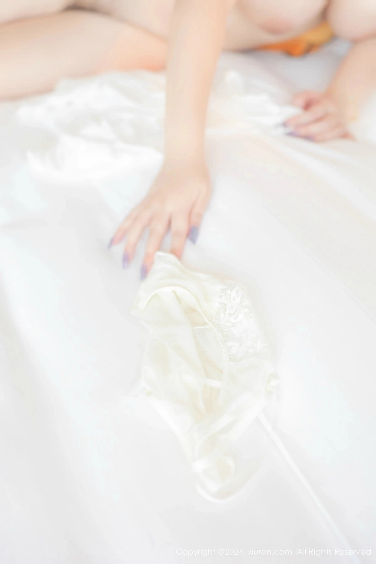 [[XiuRen秀人网]秀人网]No.9615_新人模特H70的Lena性感白色T恤配短裤半脱露傲人豪乳诱惑写真81P