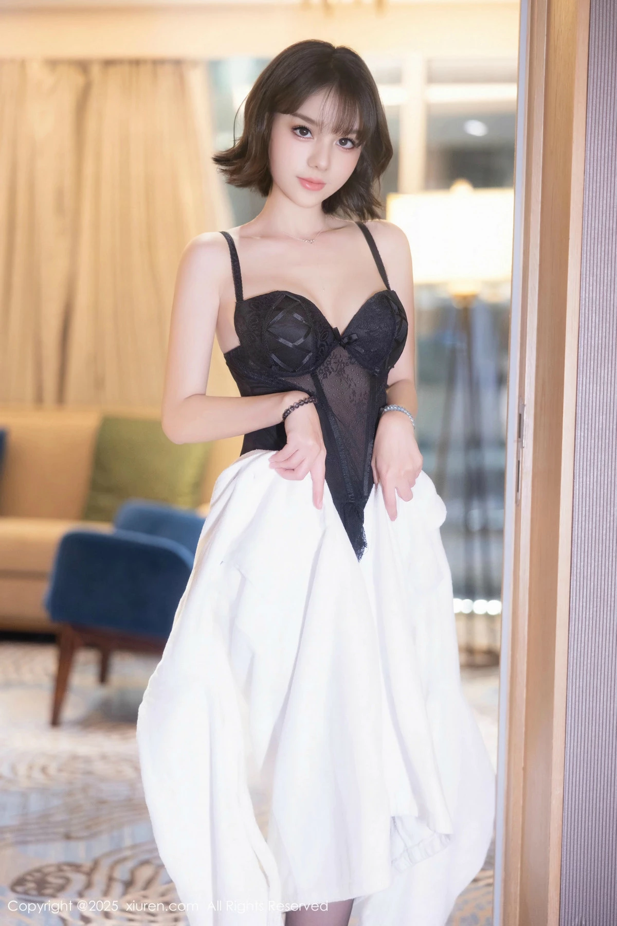 [[XiuRen秀人网]秀人网]No.9713_模特黎苏苏性感白色浴袍露黑色情趣内衣秀曼妙身材完美诱惑写真78P