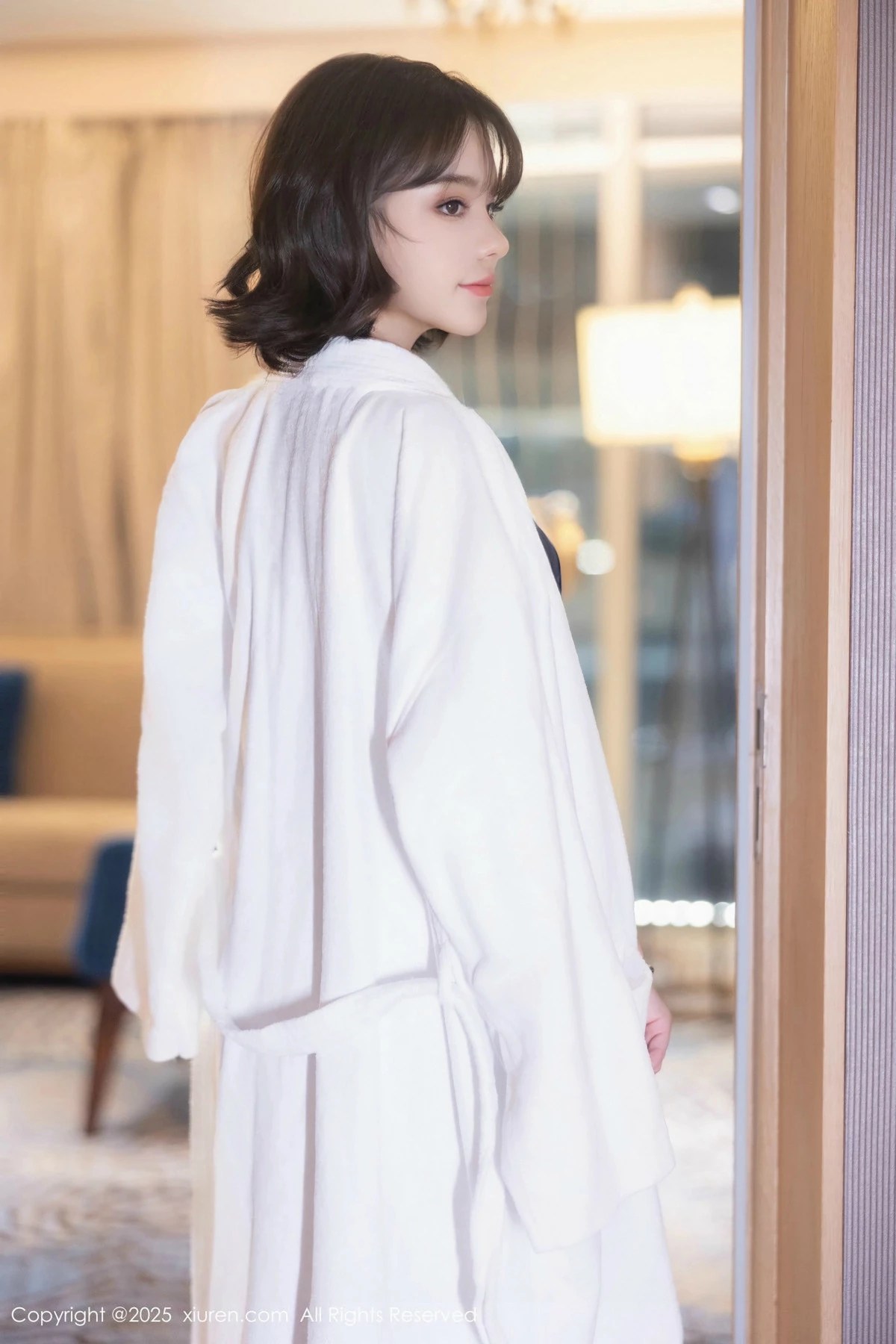 [[XiuRen秀人网]秀人网]No.9713_模特黎苏苏性感白色浴袍露黑色情趣内衣秀曼妙身材完美诱惑写真78P