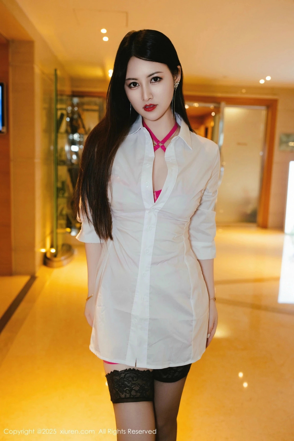 [[XiuRen秀人网]秀人网]No.9714_模特诗诗kiki性感红色情趣内衣配黑丝袜秀丰腴身材惹火诱惑写真72P