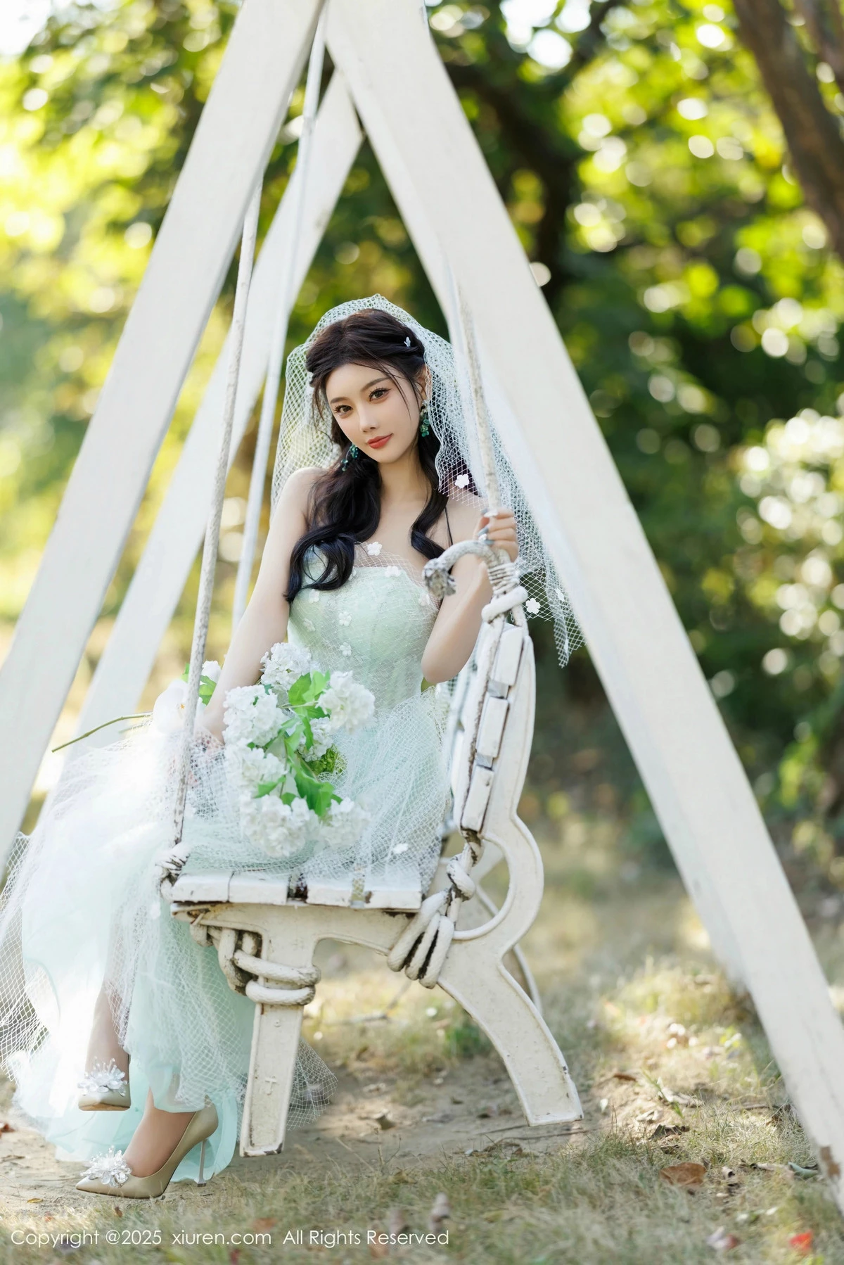 [[XiuRen秀人网]秀人网]No.9722_女神杨晨晨Yome性感白色情趣内衣配白丝吊袜秀丰腴身材诱惑写真83P