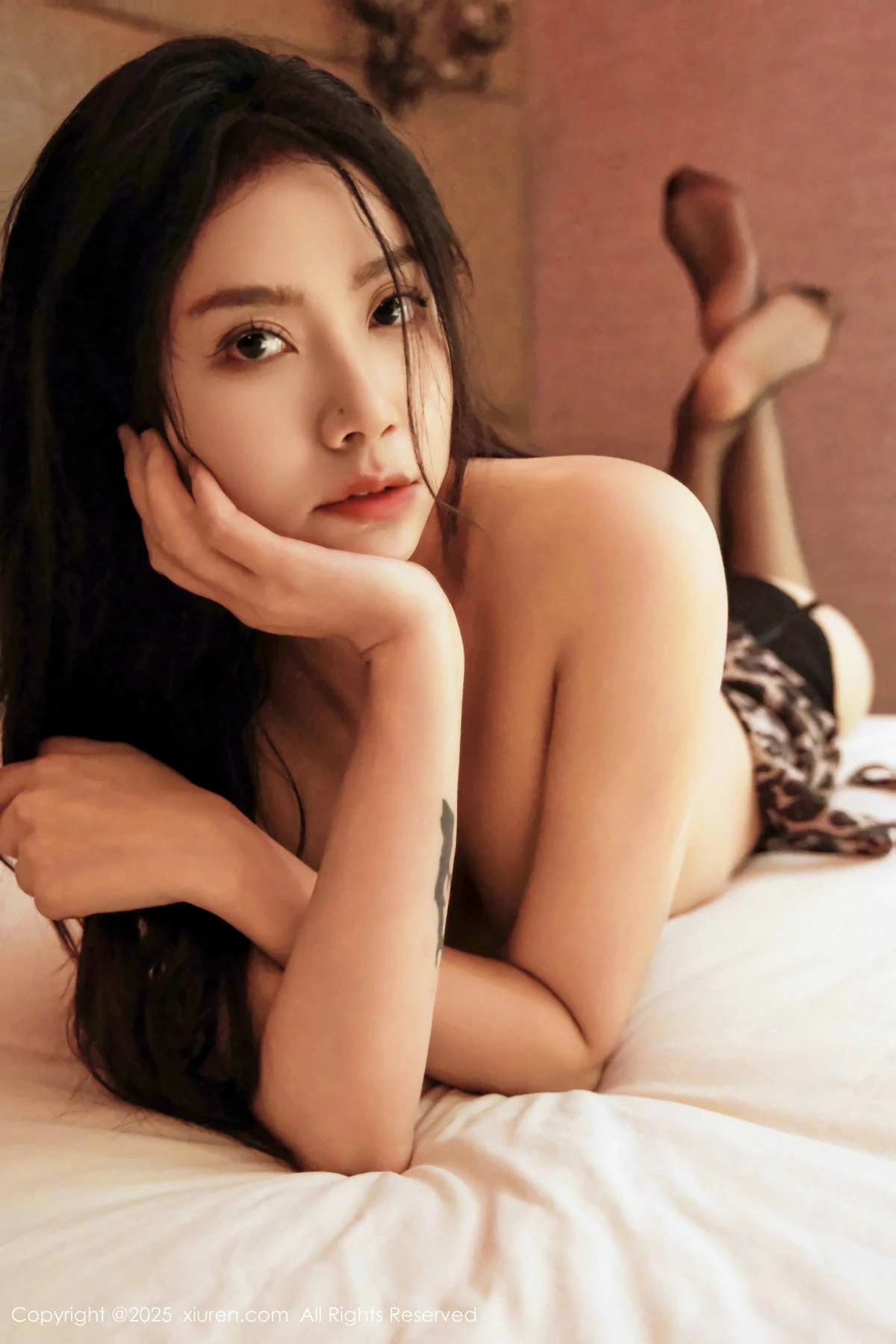 [[XiuRen秀人网]秀人网]No.9721_模特方子萱性感豹纹连衣裙配黑色丝袜秀凹凸身材迷人诱惑写真77P