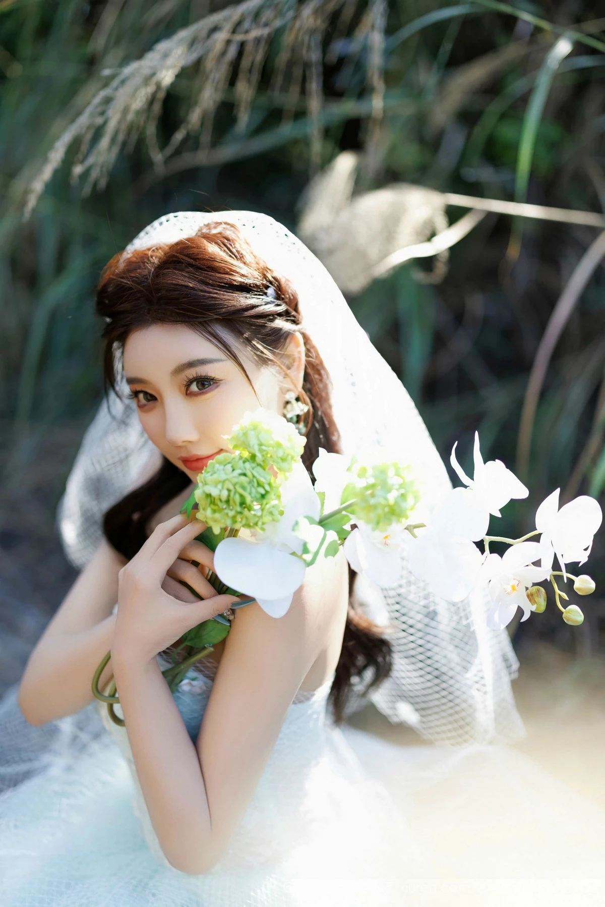 [[XiuRen秀人网]秀人网]No.9722_女神杨晨晨Yome性感白色情趣内衣配白丝吊袜秀丰腴身材诱惑写真83P