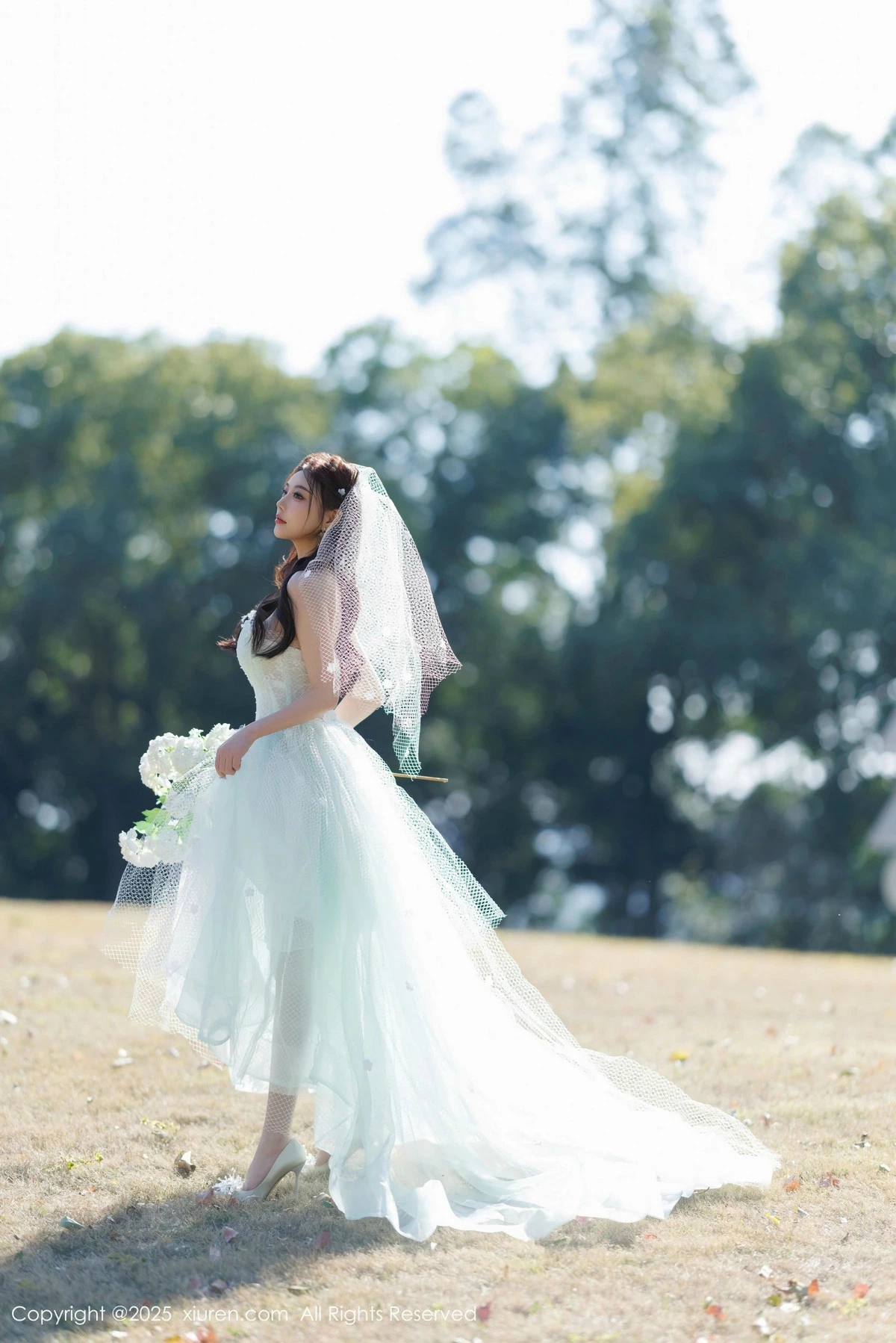 [[XiuRen秀人网]秀人网]No.9722_女神杨晨晨Yome性感白色情趣内衣配白丝吊袜秀丰腴身材诱惑写真83P