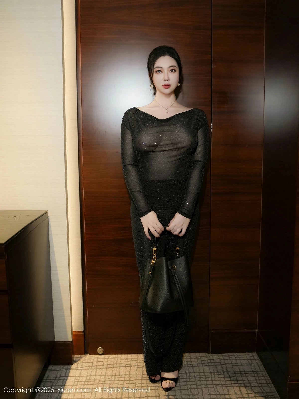 [[XiuRen秀人网]秀人网]No.9725_模特风景尤美性感黑色轻透服饰套装半脱秀丰腴身材撩人诱惑写真74P