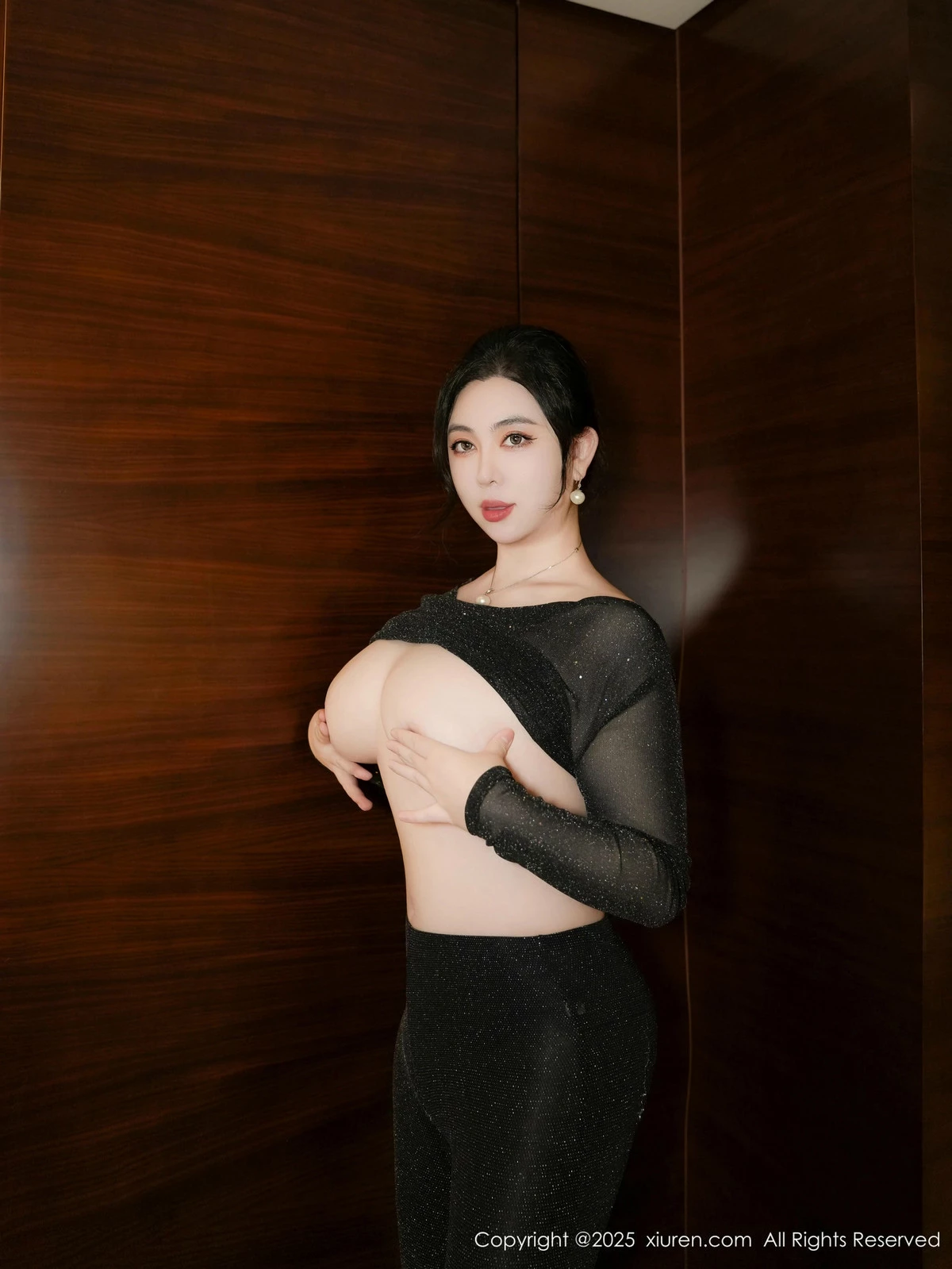 [[XiuRen秀人网]秀人网]No.9725_模特风景尤美性感黑色轻透服饰套装半脱秀丰腴身材撩人诱惑写真74P