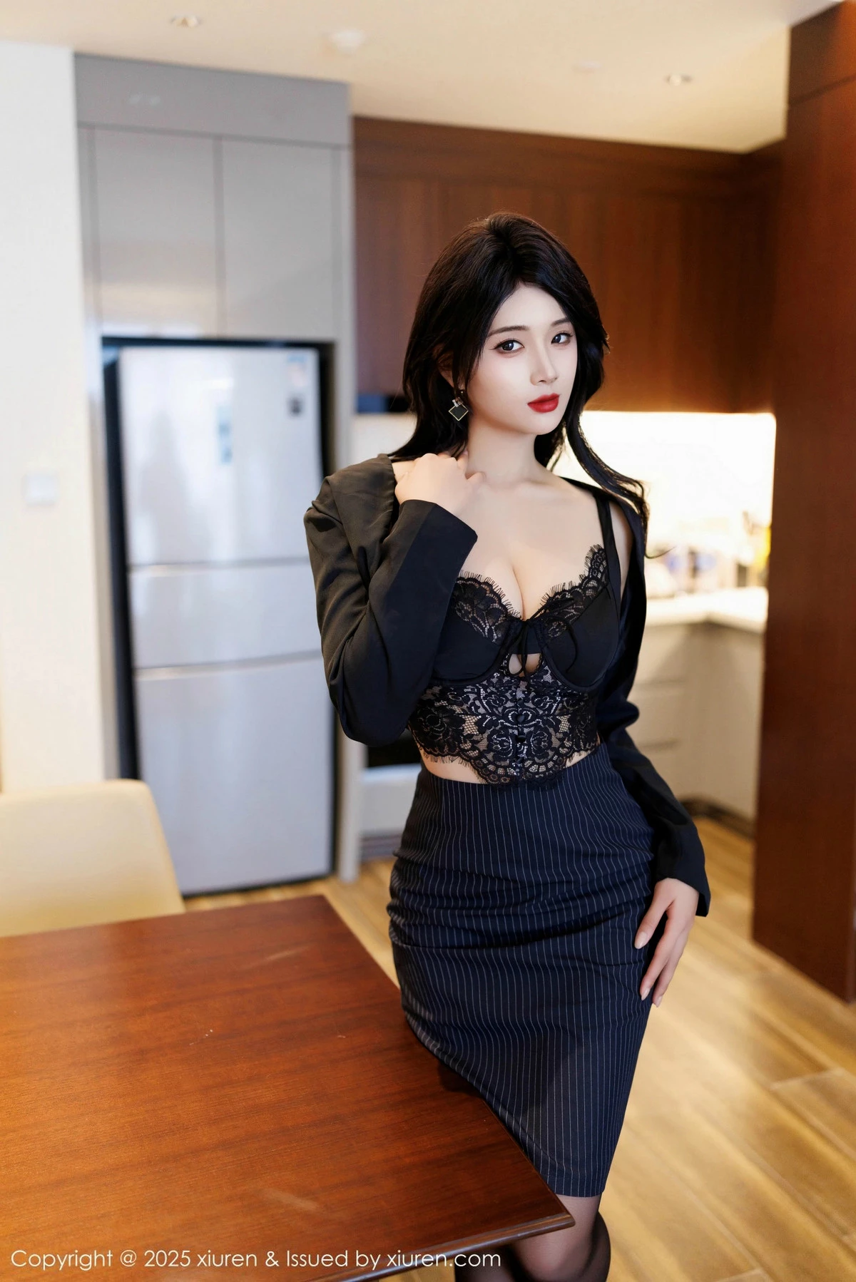 [[XiuRen秀人网]秀人网]No.9728_模特南乔性感黑色蕾丝内衣+红色比基尼秀柔美身姿完美诱惑写真90P