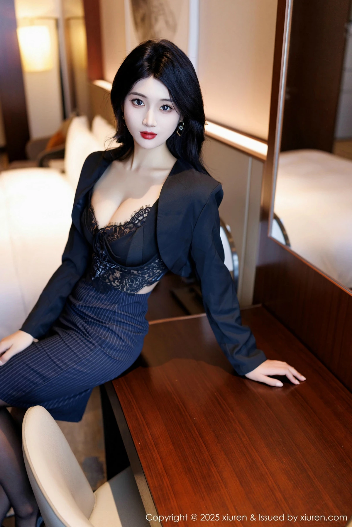 [[XiuRen秀人网]秀人网]No.9728_模特南乔性感黑色蕾丝内衣+红色比基尼秀柔美身姿完美诱惑写真90P