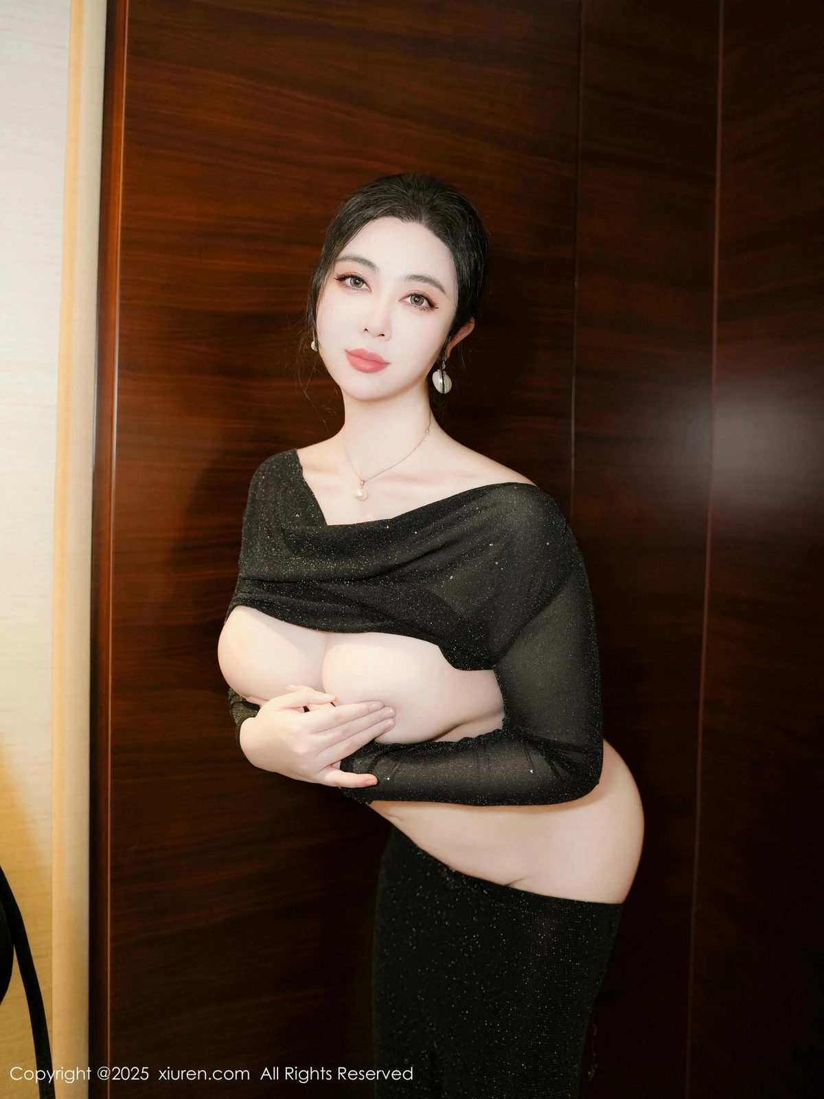 [[XiuRen秀人网]秀人网]No.9725_模特风景尤美性感黑色轻透服饰套装半脱秀丰腴身材撩人诱惑写真74P