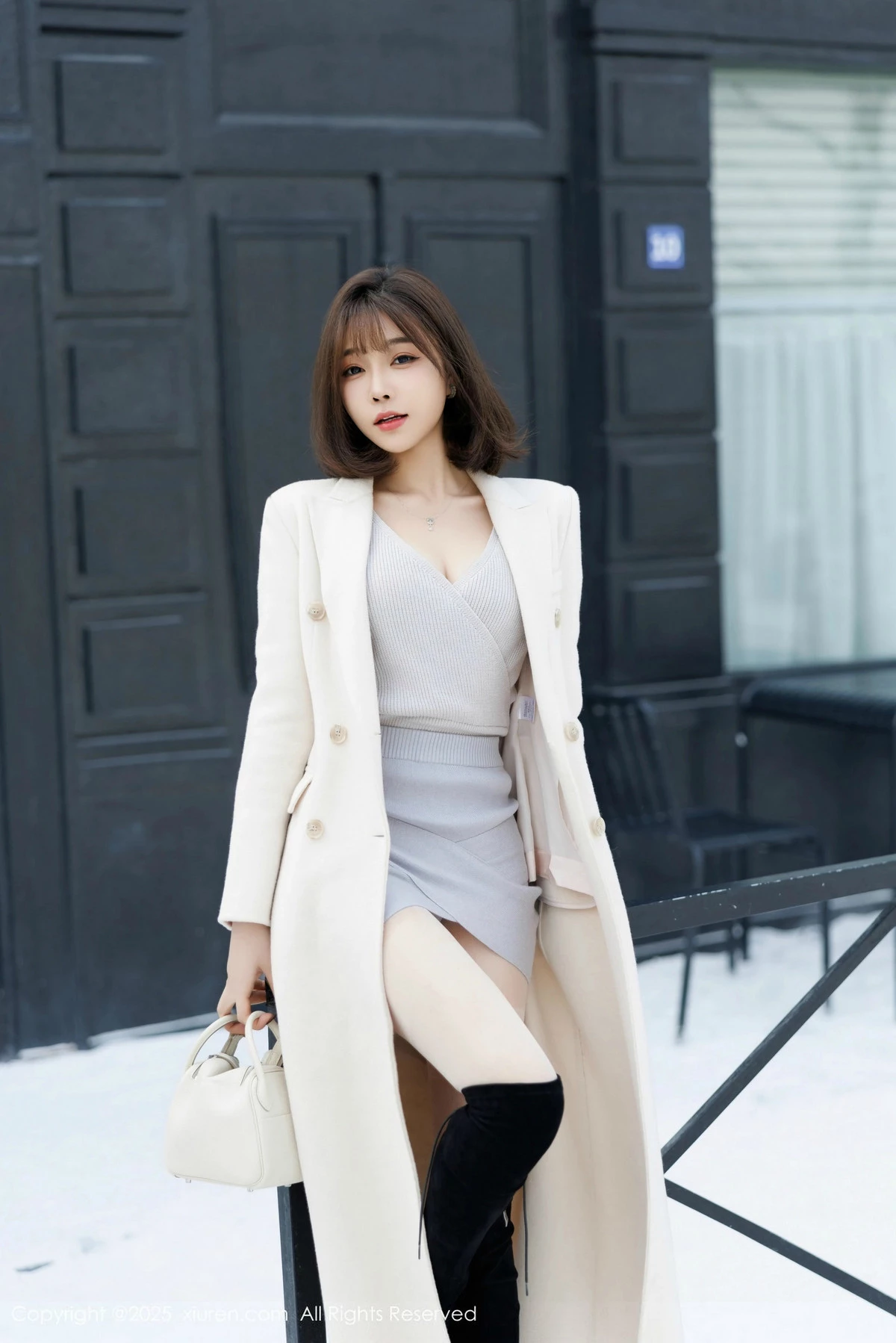 [[XiuRen秀人网]秀人网]No.9734_女神徐莉芝Booty性感短裙套装+黑色情趣内衣秀曼妙身姿诱惑写真100P