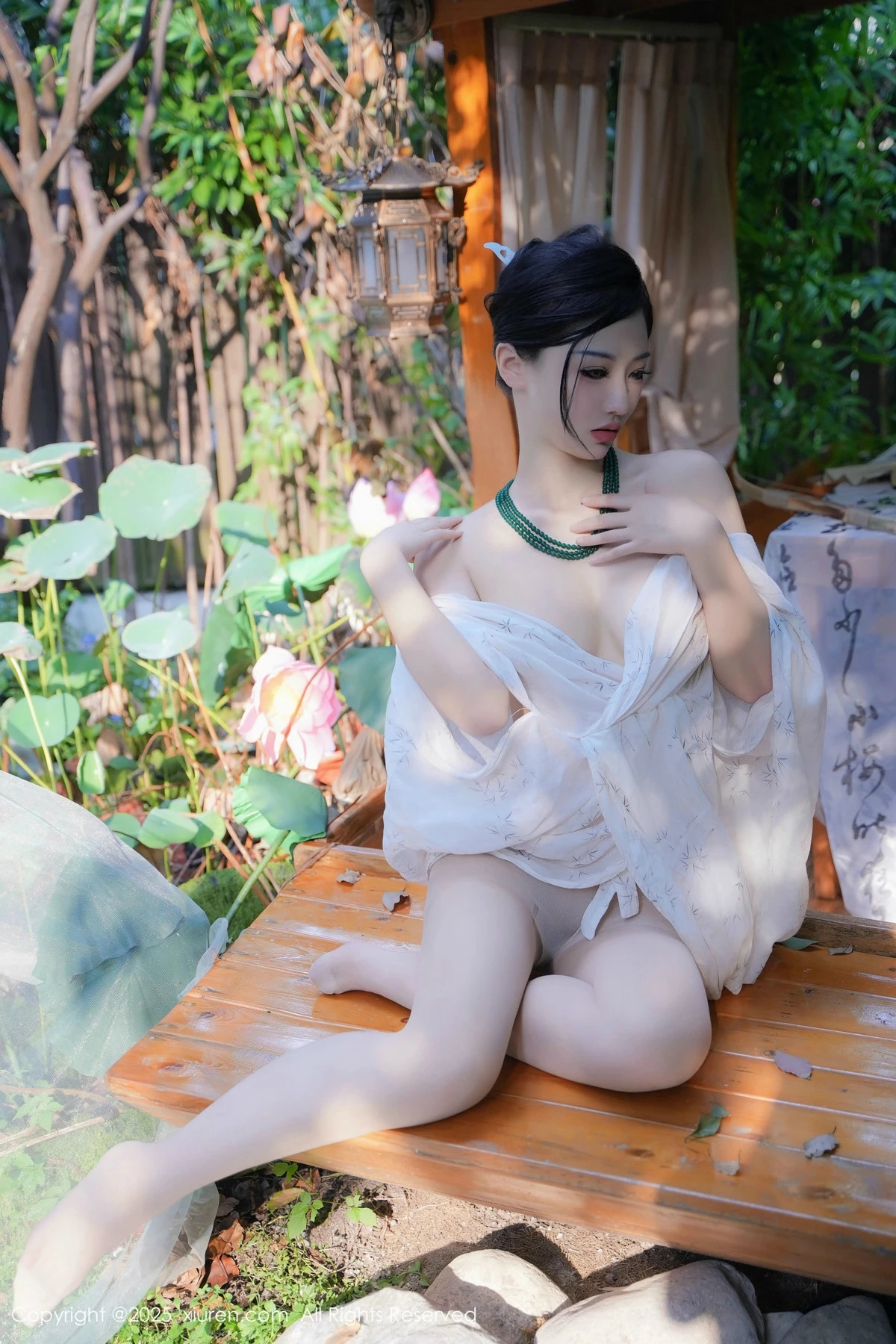 [[XiuRen秀人网]秀人网]No.9730_模特妙可可Cheese性感白色古风服配超薄白丝秀丰腴身材诱惑写真84P