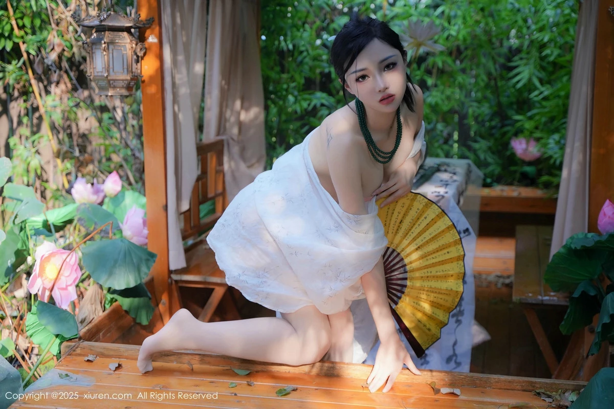 [[XiuRen秀人网]秀人网]No.9730_模特妙可可Cheese性感白色古风服配超薄白丝秀丰腴身材诱惑写真84P