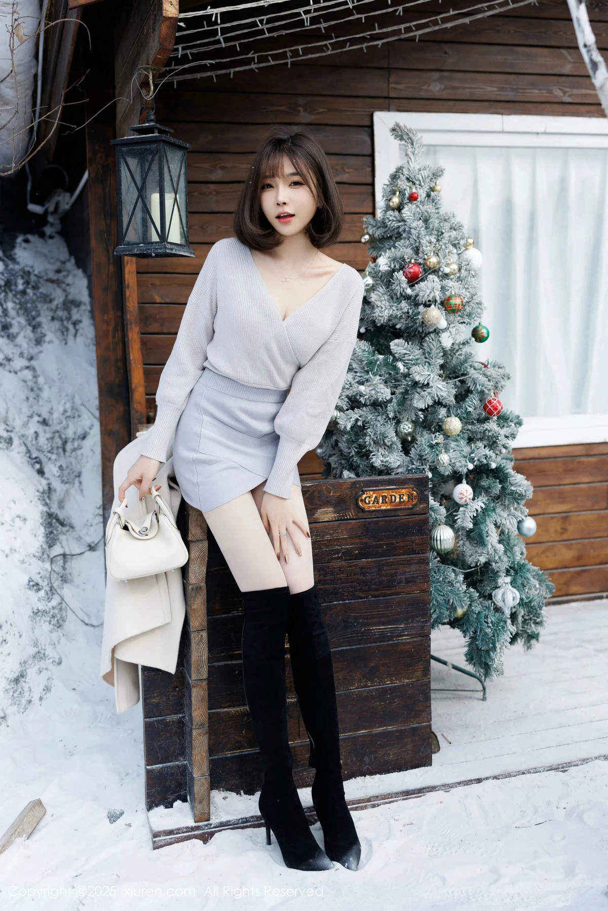 [[XiuRen秀人网]秀人网]No.9734_女神徐莉芝Booty性感短裙套装+黑色情趣内衣秀曼妙身姿诱惑写真100P