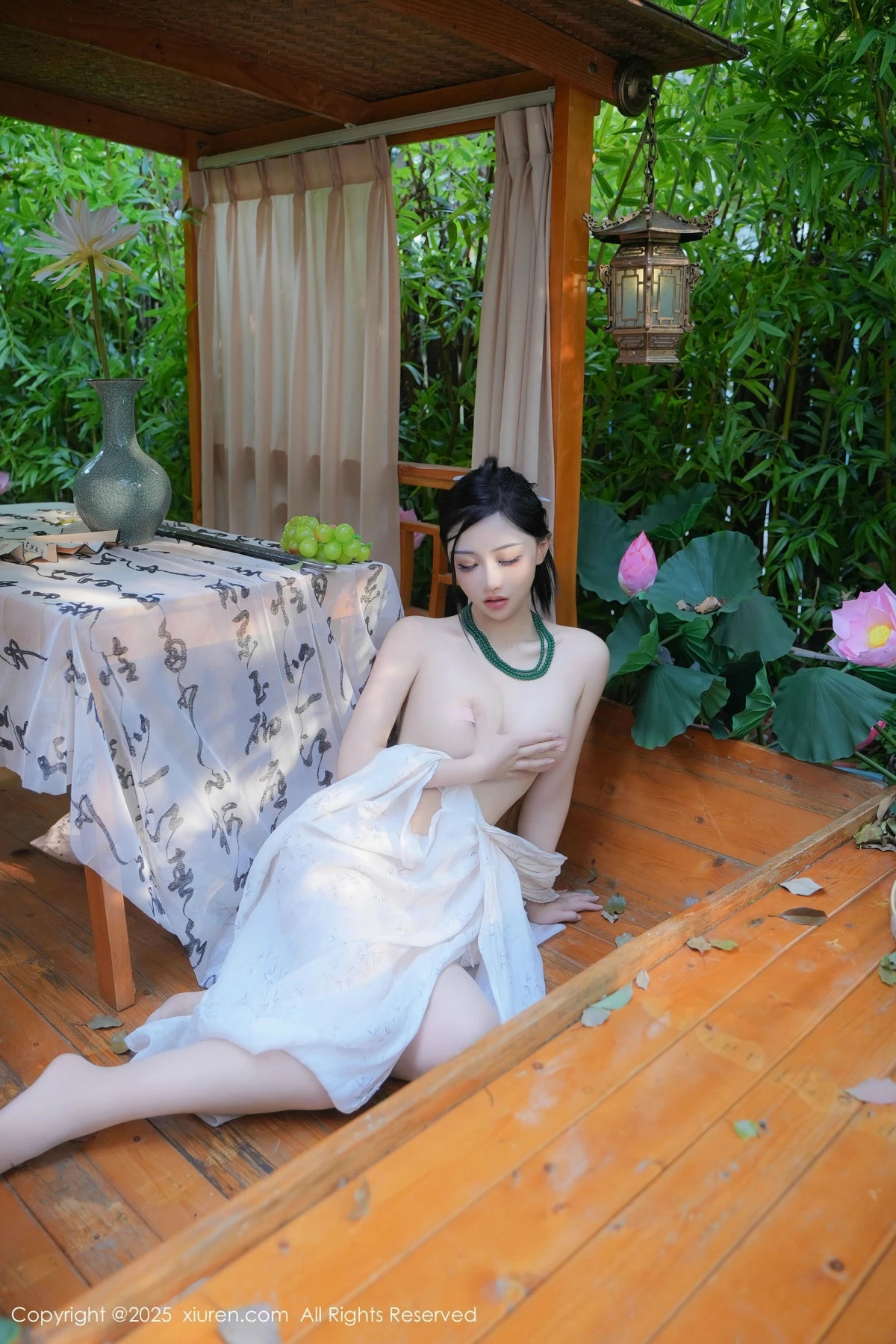 [[XiuRen秀人网]秀人网]No.9730_模特妙可可Cheese性感白色古风服配超薄白丝秀丰腴身材诱惑写真84P