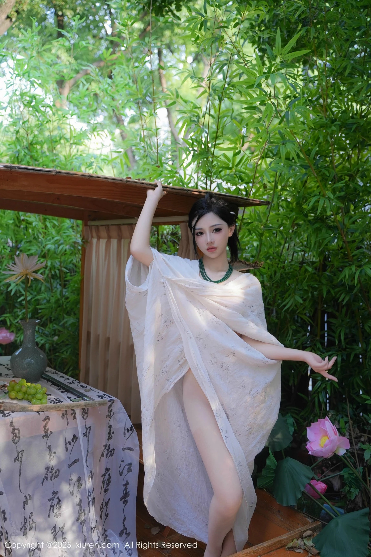 [[XiuRen秀人网]秀人网]No.9730_模特妙可可Cheese性感白色古风服配超薄白丝秀丰腴身材诱惑写真84P