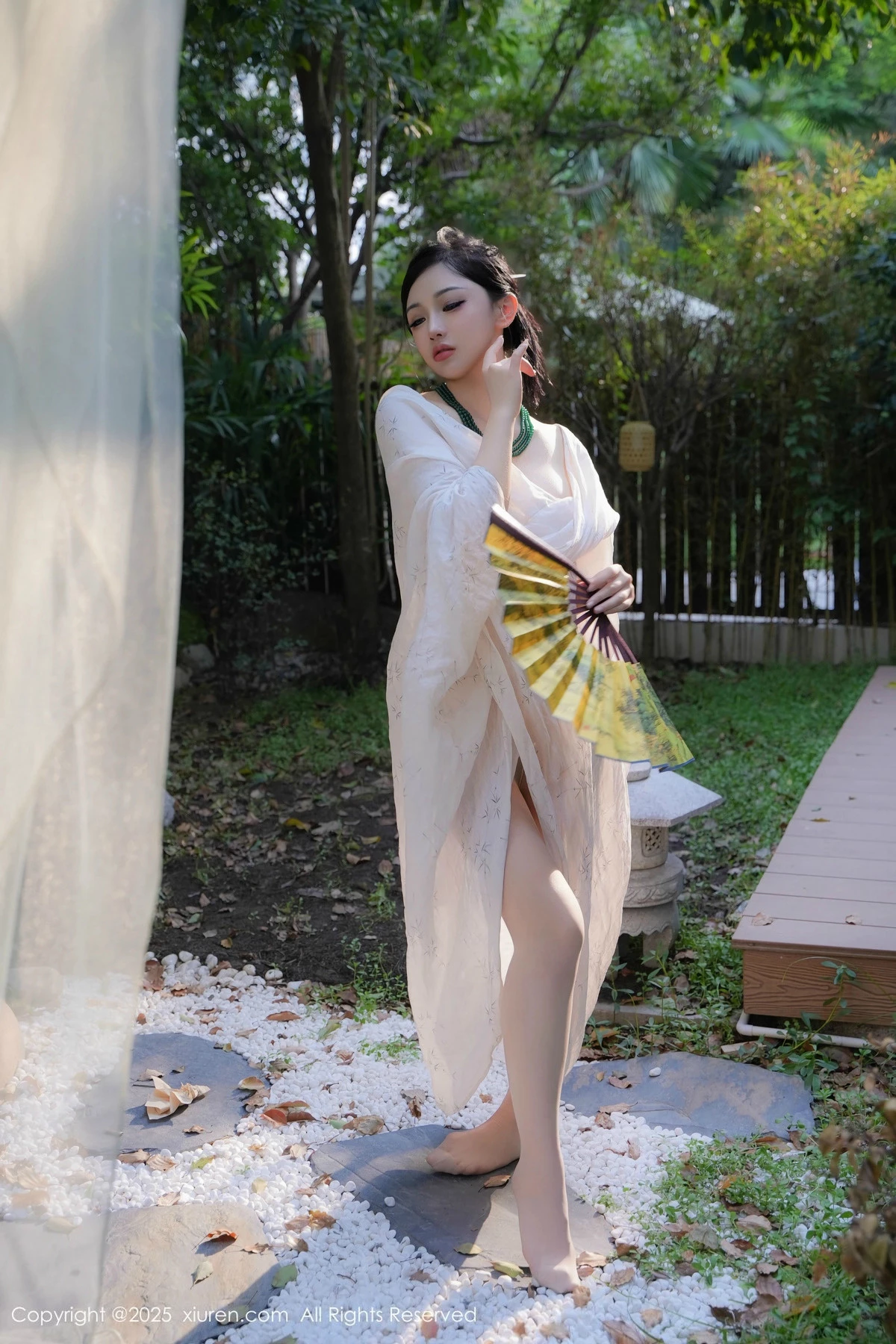 [[XiuRen秀人网]秀人网]No.9730_模特妙可可Cheese性感白色古风服配超薄白丝秀丰腴身材诱惑写真84P