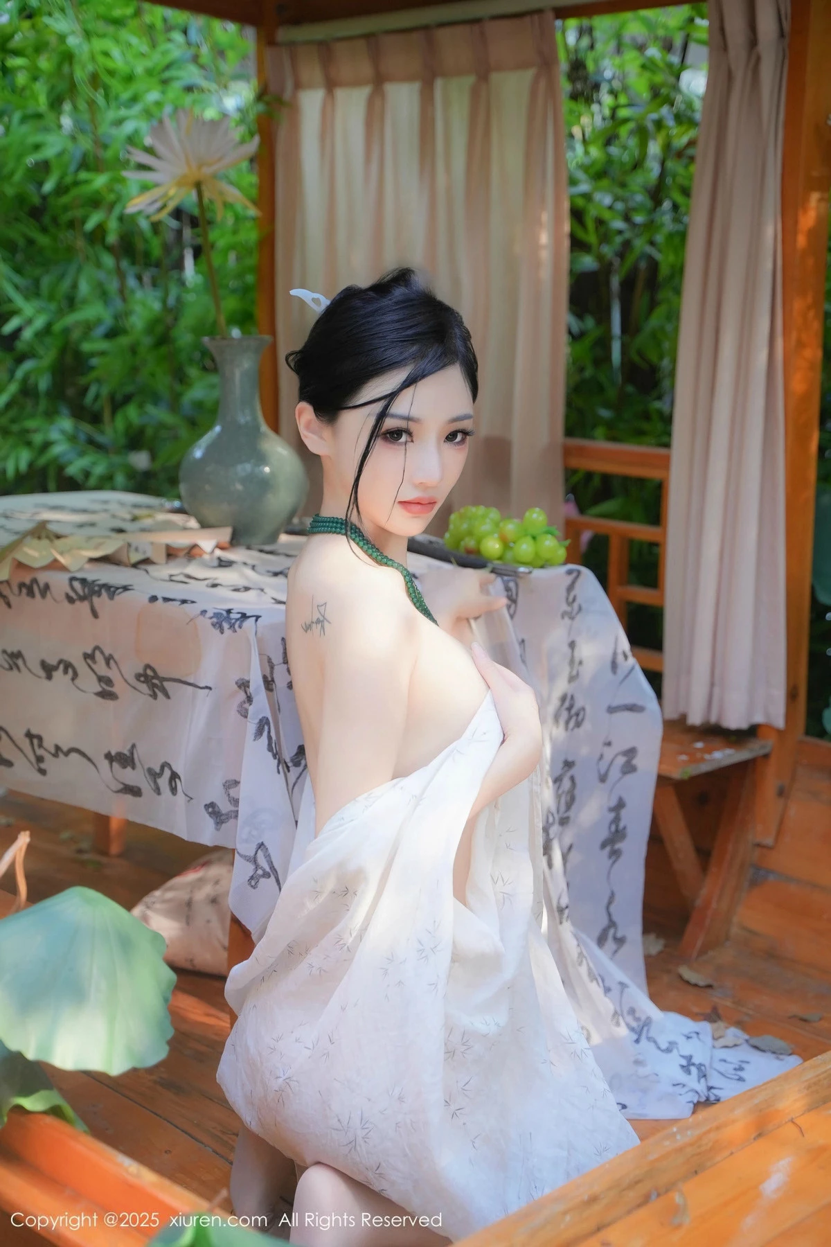 [[XiuRen秀人网]秀人网]No.9730_模特妙可可Cheese性感白色古风服配超薄白丝秀丰腴身材诱惑写真84P