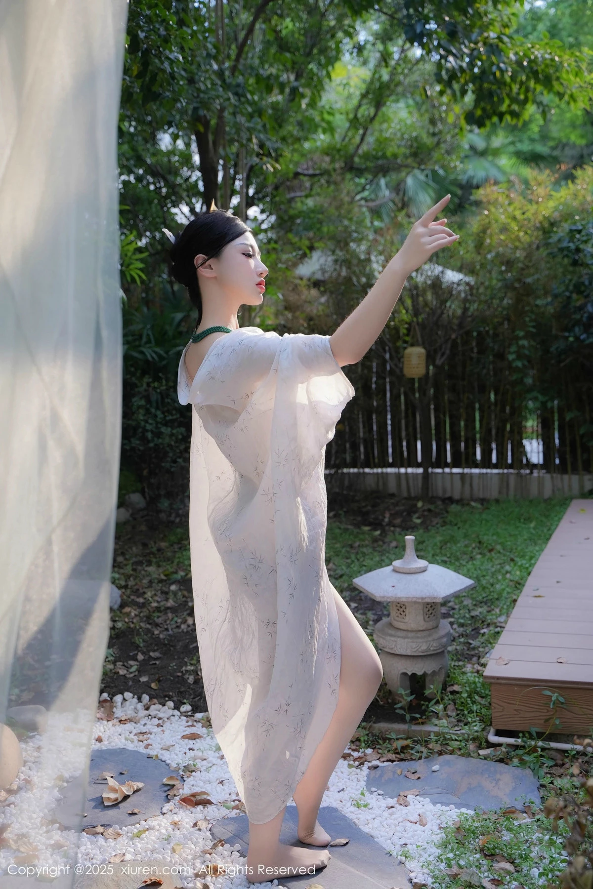 [[XiuRen秀人网]秀人网]No.9730_模特妙可可Cheese性感白色古风服配超薄白丝秀丰腴身材诱惑写真84P