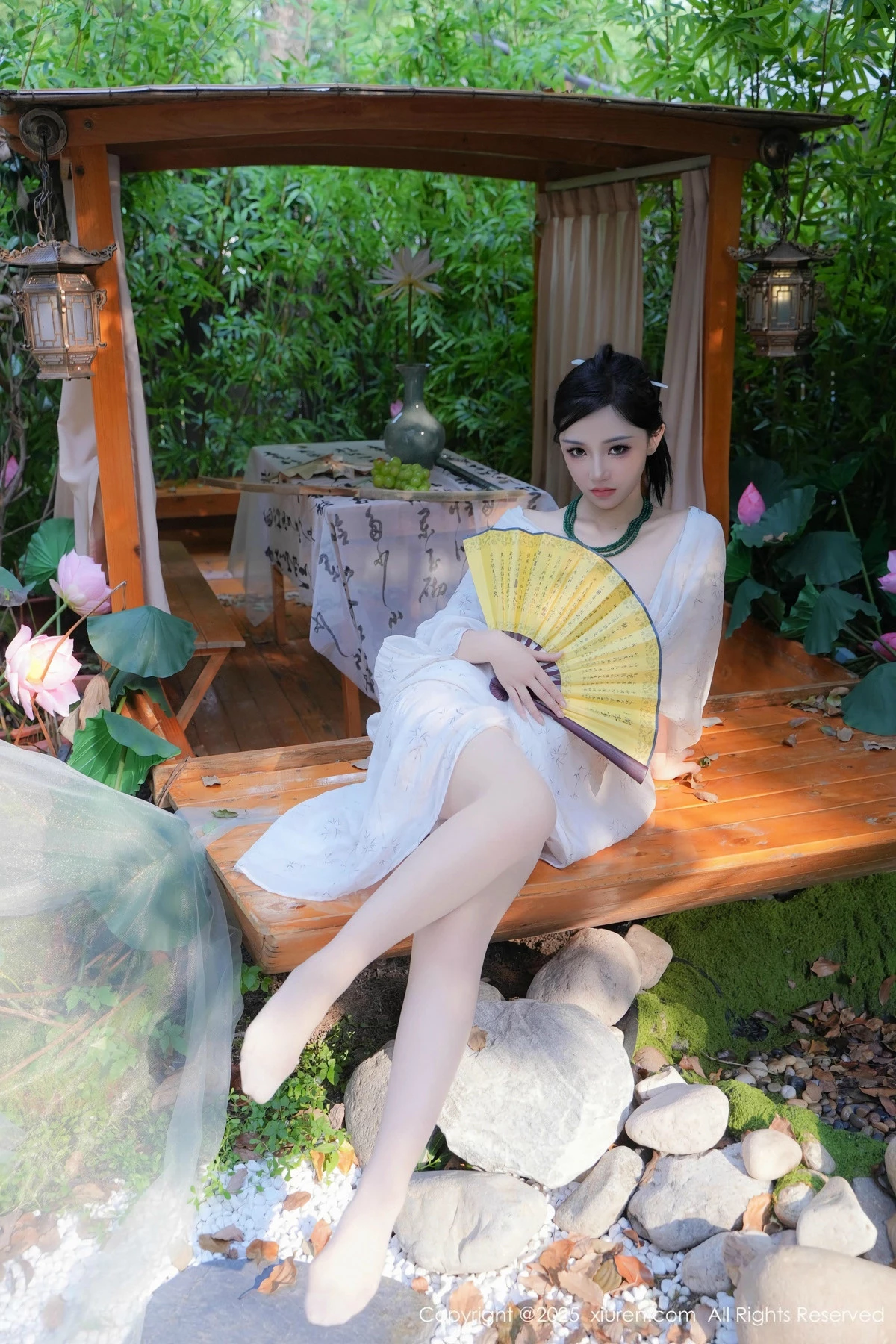 [[XiuRen秀人网]秀人网]No.9730_模特妙可可Cheese性感白色古风服配超薄白丝秀丰腴身材诱惑写真84P