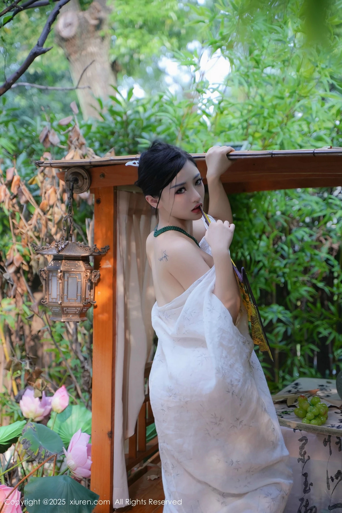 [[XiuRen秀人网]秀人网]No.9730_模特妙可可Cheese性感白色古风服配超薄白丝秀丰腴身材诱惑写真84P