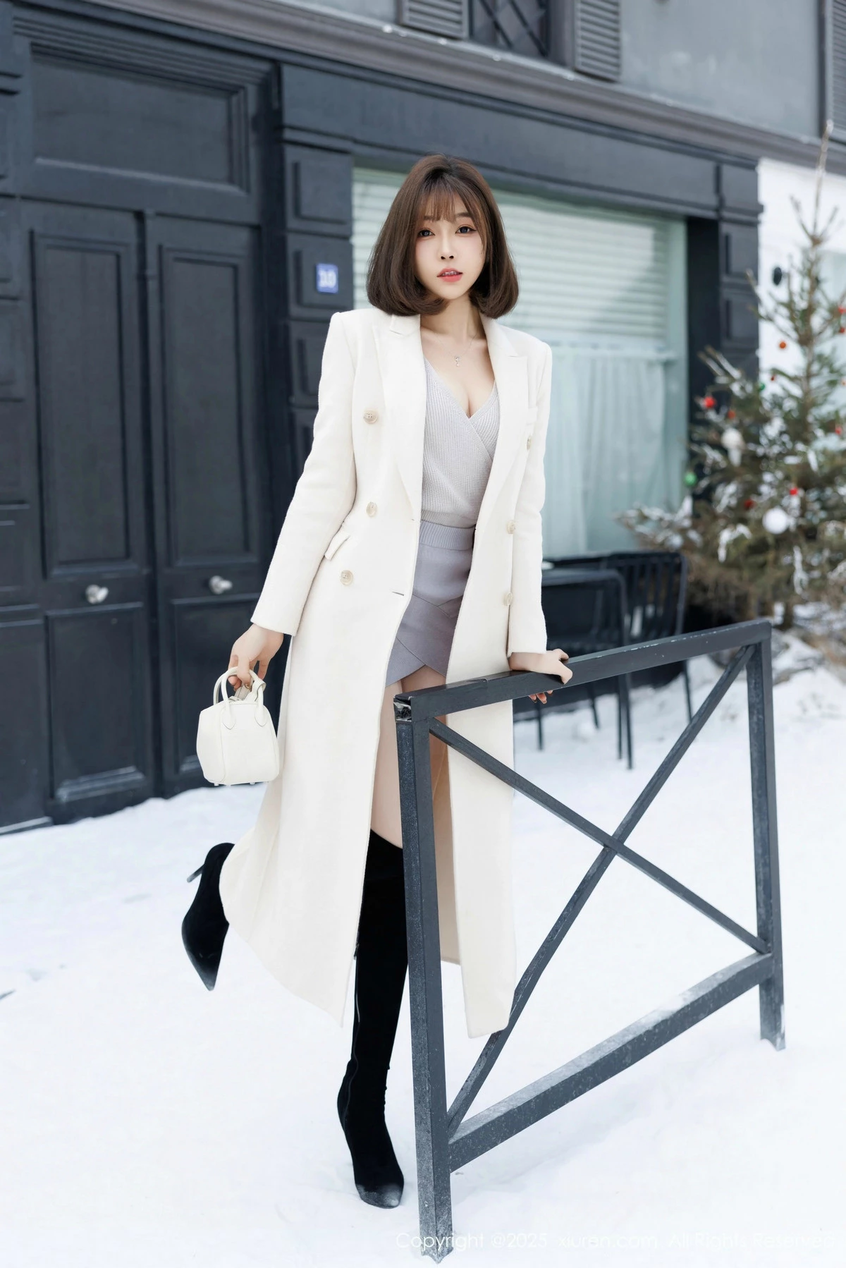 [[XiuRen秀人网]秀人网]No.9734_女神徐莉芝Booty性感短裙套装+黑色情趣内衣秀曼妙身姿诱惑写真100P