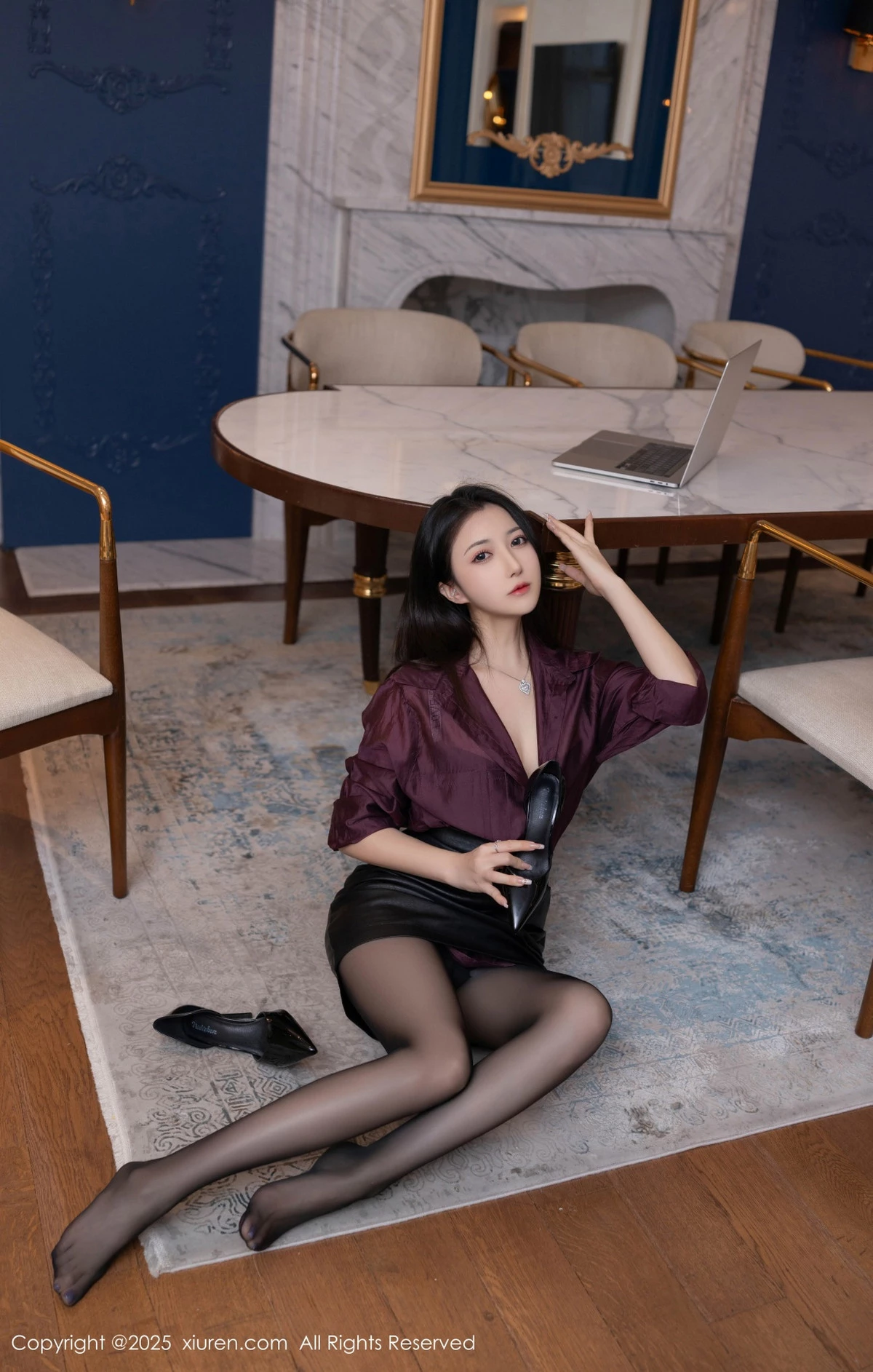 [[XiuRen秀人网]秀人网]No.9744_模特鱼子酱Fish性感紫色OL服饰露超薄黑丝秀曼妙身姿诱惑写真81P