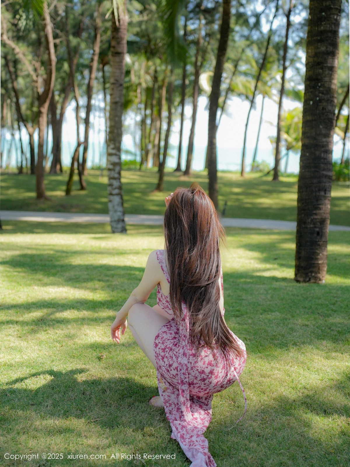 [[XiuRen秀人网]秀人网]No.9736_女神Carol周妍希性感粉色碎花长裙配超薄肉丝秀完美身材诱惑写真75P