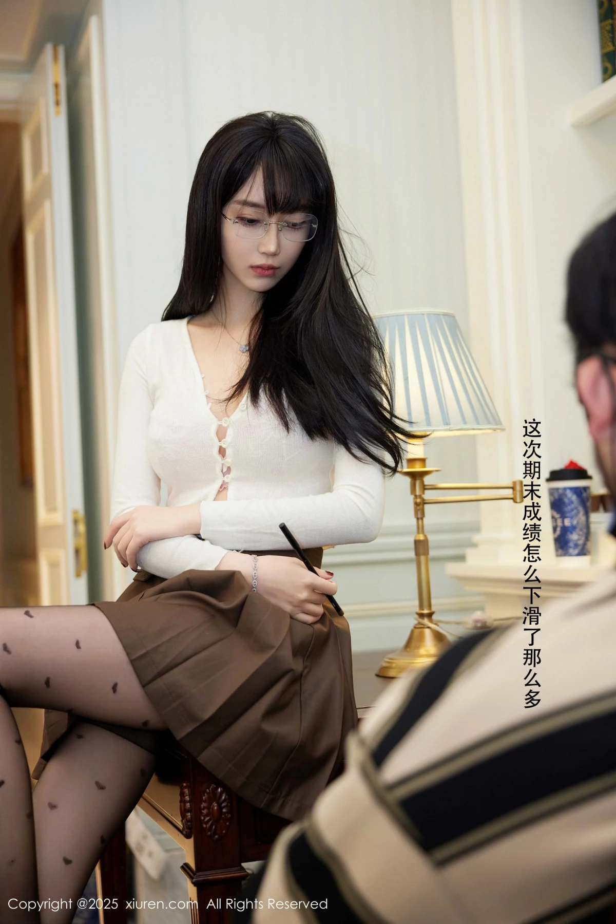 [[XiuRen秀人网]秀人网]No.9737_模特玥儿玥er私房性感深色短裙配超薄黑丝秀翘臀美腿诱惑写真82P