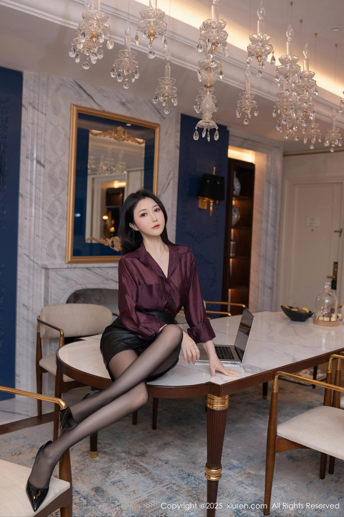 [[XiuRen秀人网]秀人网]No.9744_模特鱼子酱Fish性感紫色OL服饰露超薄黑丝秀曼妙身姿诱惑写真81P