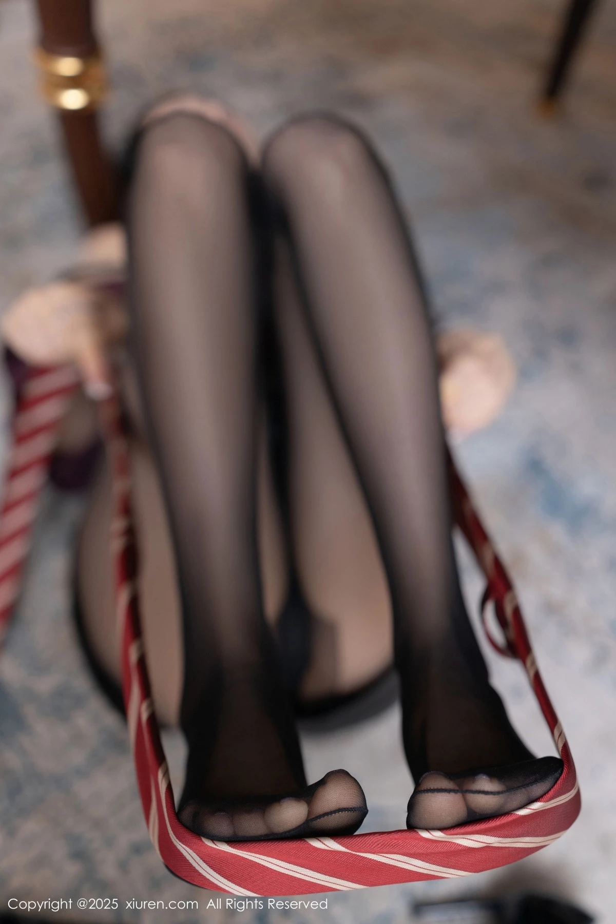 [[XiuRen秀人网]秀人网]No.9744_模特鱼子酱Fish性感紫色OL服饰露超薄黑丝秀曼妙身姿诱惑写真81P