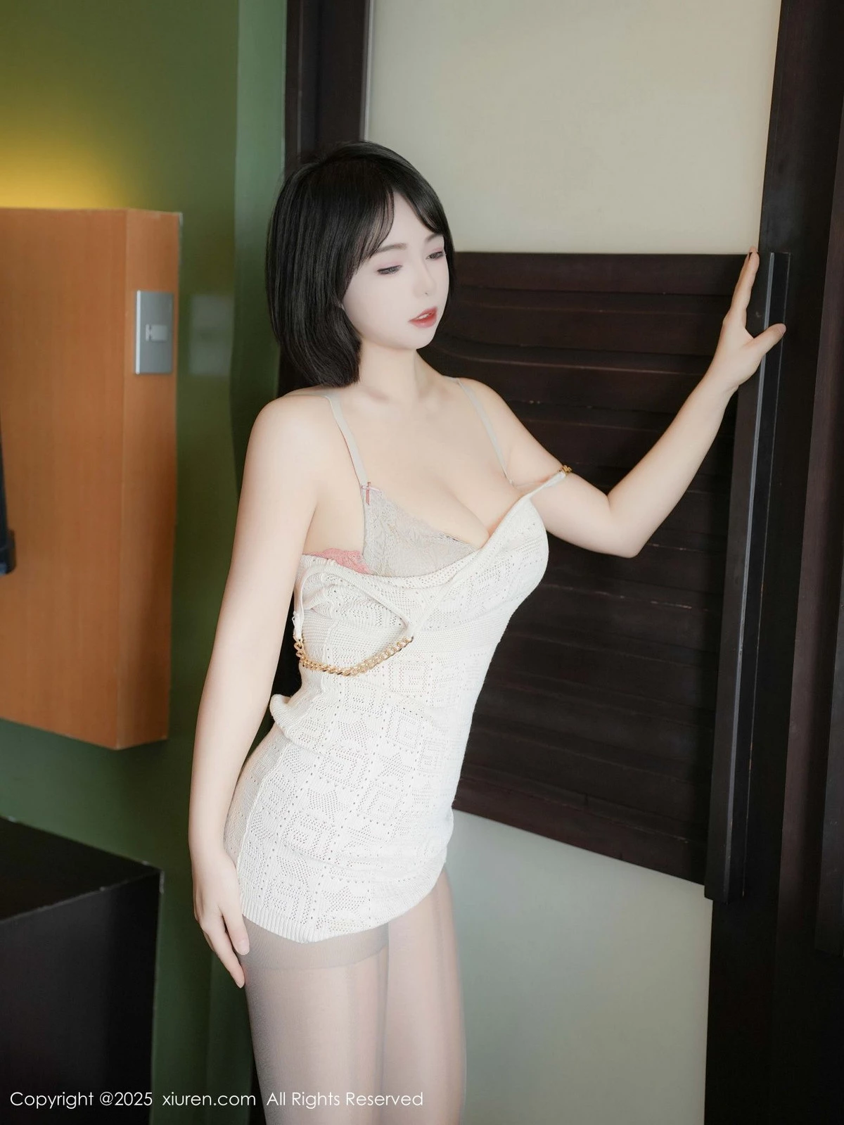 [[XiuRen秀人网]秀人网]No.9747_模特桃色奶酪性感白连衣短裙配超薄灰丝秀曼妙身材迷人诱惑写真56P