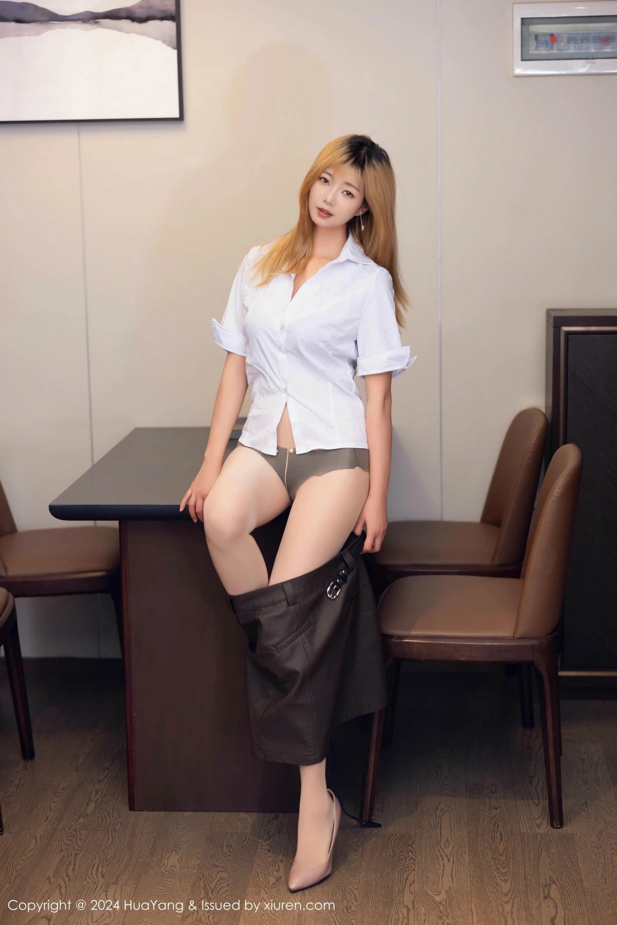 [HuaYang花漾]Vol.625_模特宋-KiKi性感白衬衫露黑色内衣配超薄肉丝秀完美身材诱惑写真83P