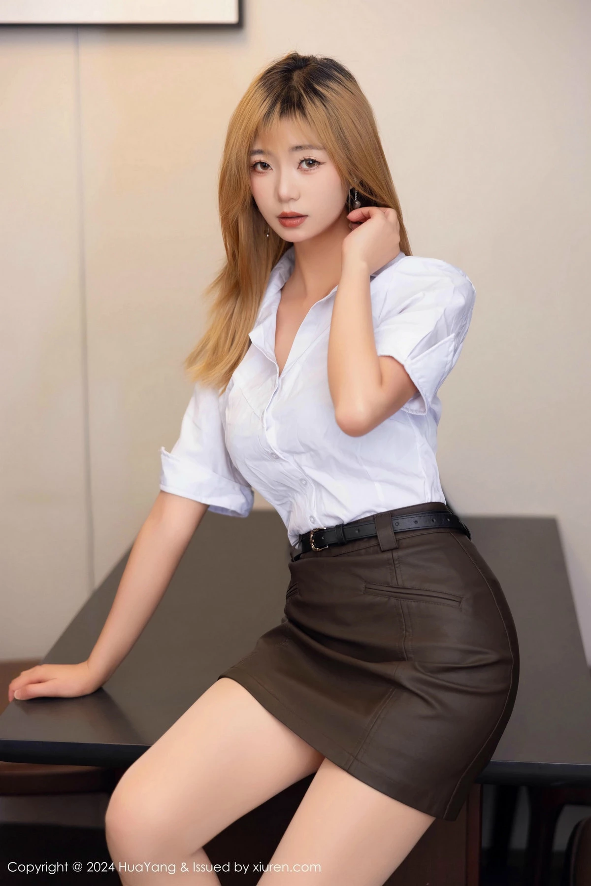 [HuaYang花漾]Vol.625_模特宋-KiKi性感白衬衫露黑色内衣配超薄肉丝秀完美身材诱惑写真83P