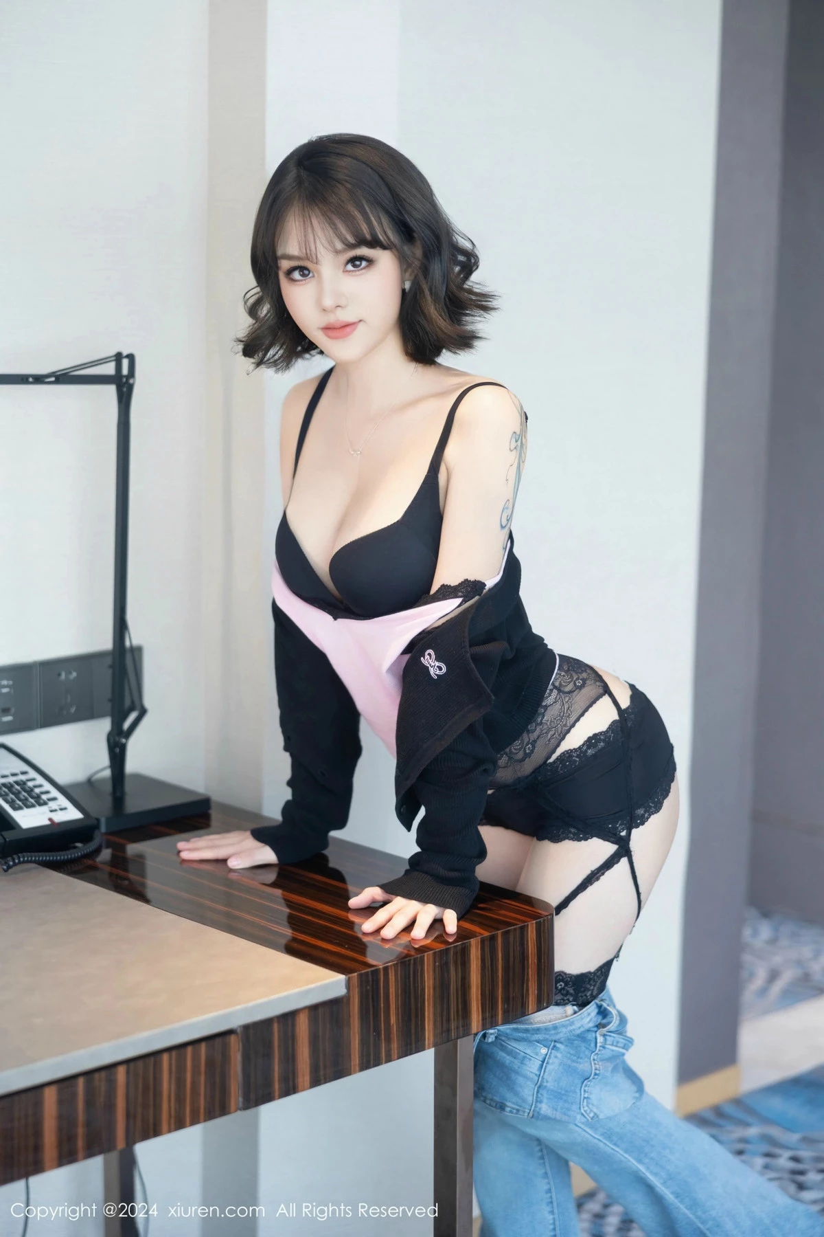 [[XiuRen秀人网]秀人网]No.9620_新人模特黎苏苏私房性感黑色内衣配黑丝吊袜秀曼妙身姿诱惑写真80P