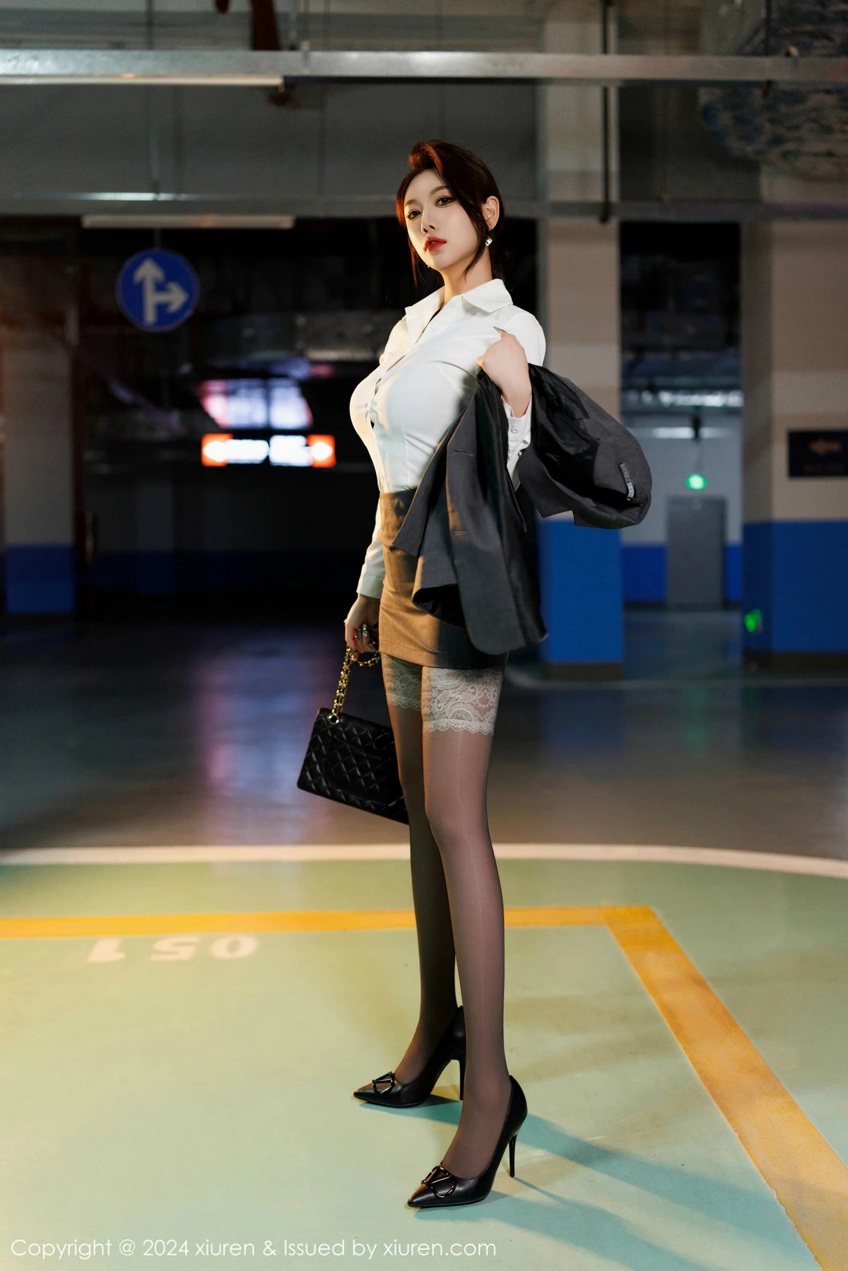 [[XiuRen秀人网]秀人网]No.9634_女神杨晨晨Yome性感黑色蕾丝内衣配超薄黑丝秀丰腴身材诱惑写真95P