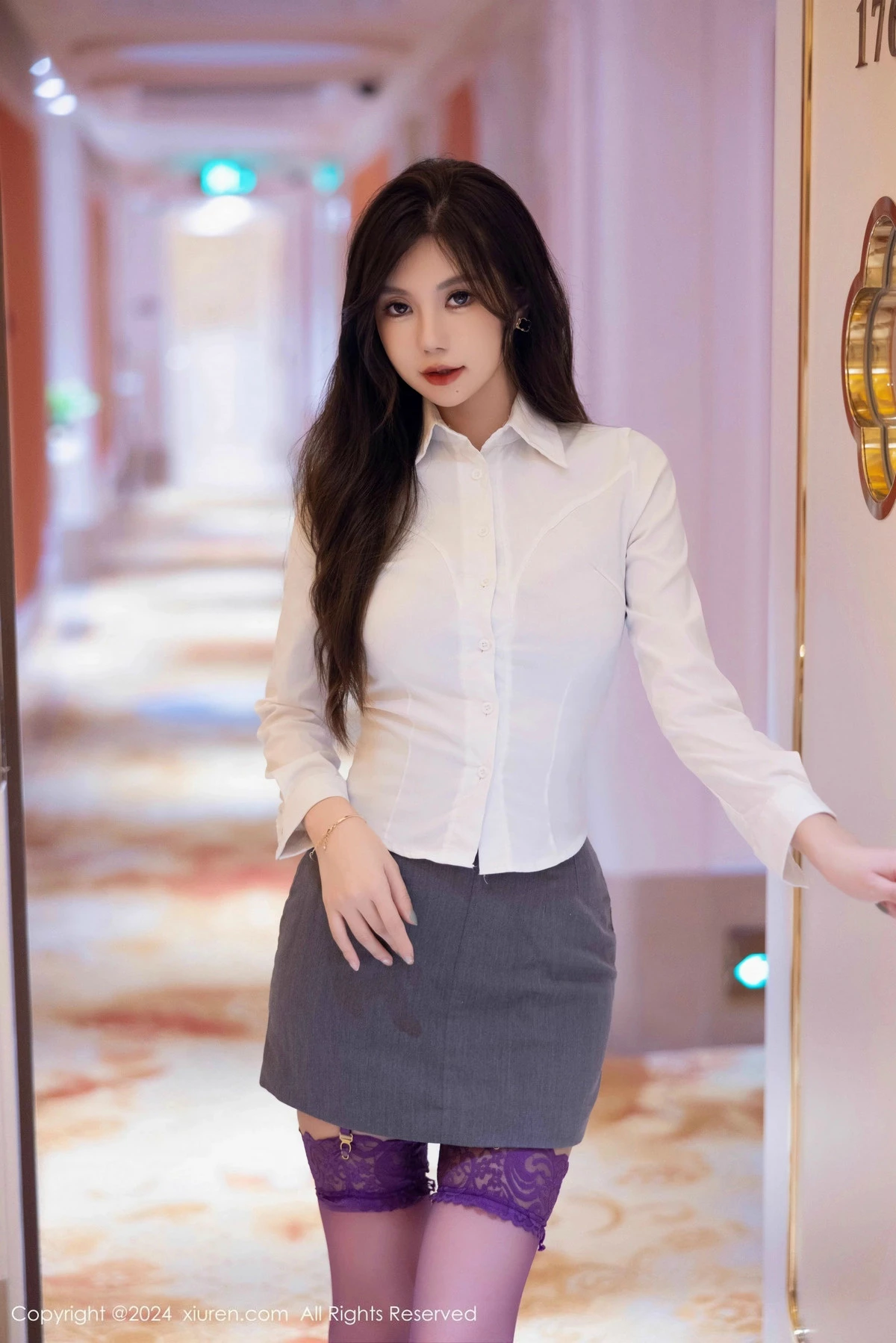 [[XiuRen秀人网]秀人网]No.9631_女神绮里嘉ula性感OL服饰露紫色蕾丝情趣内衣秀惹火身材诱惑写真97P