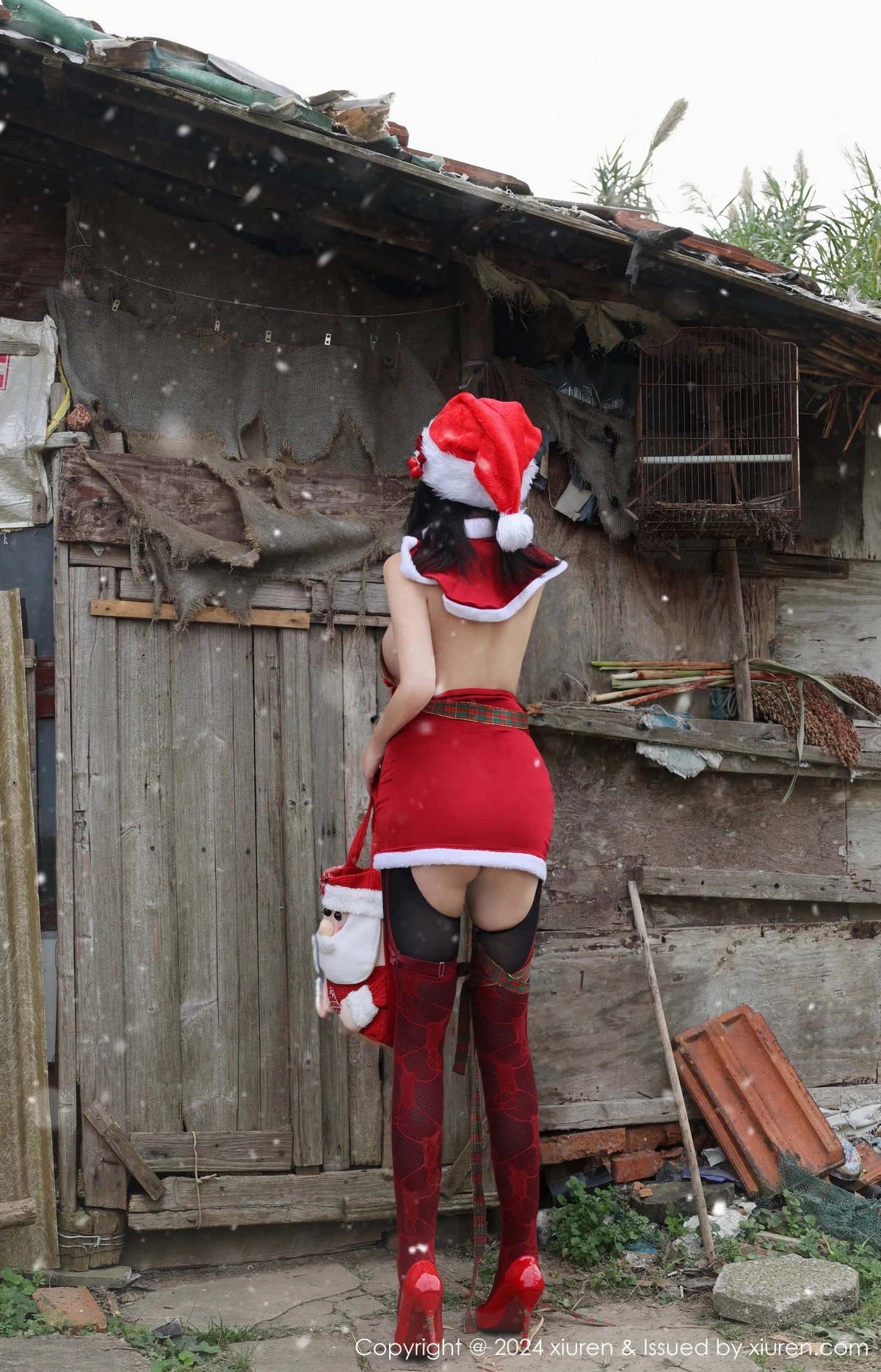 [[XiuRen秀人网]秀人网]No.9630_模特小薯条nienie户外圣诞主题性感情趣圣诞服饰惹火诱惑写真76P