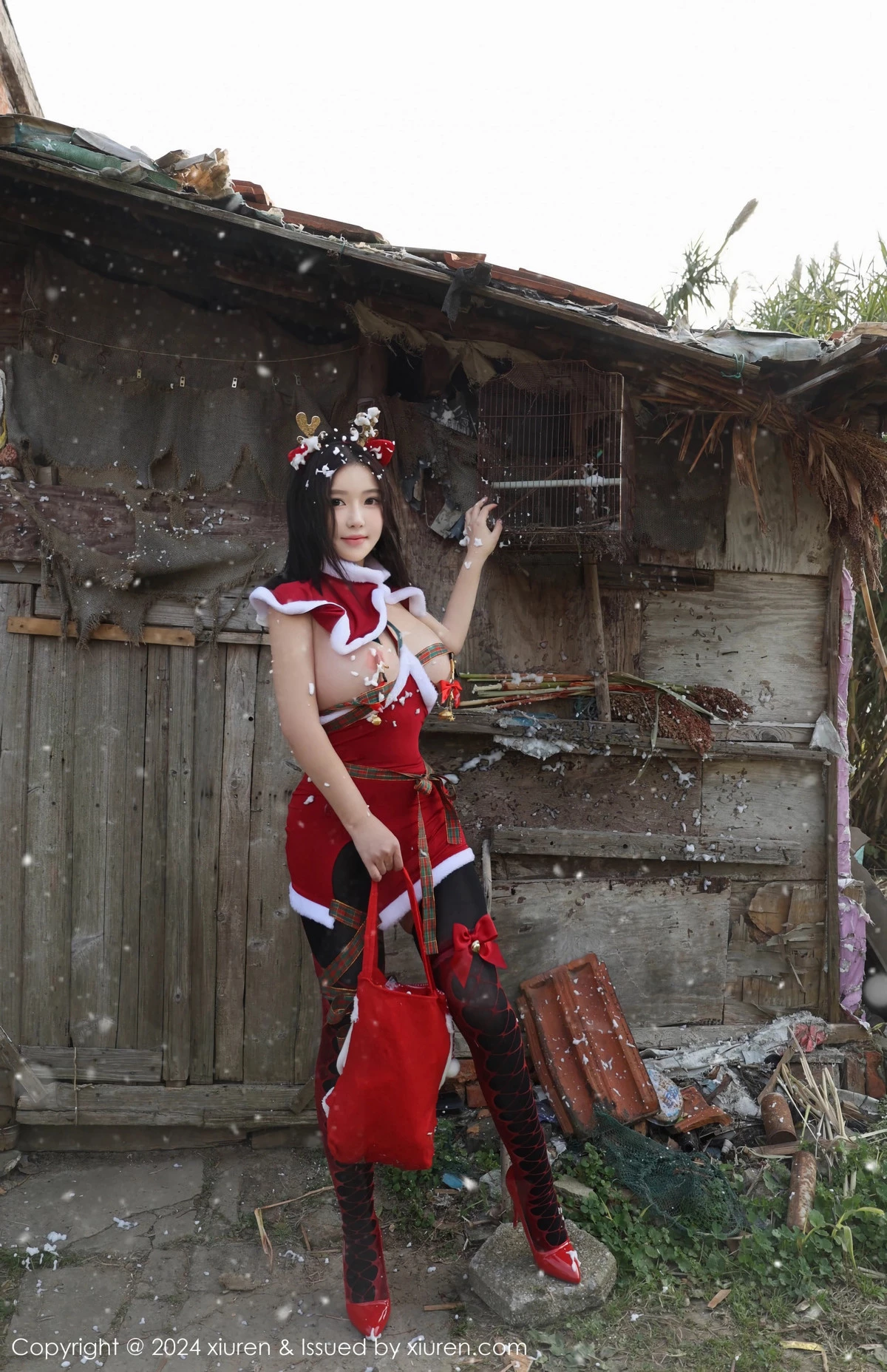 [[XiuRen秀人网]秀人网]No.9630_模特小薯条nienie户外圣诞主题性感情趣圣诞服饰惹火诱惑写真76P