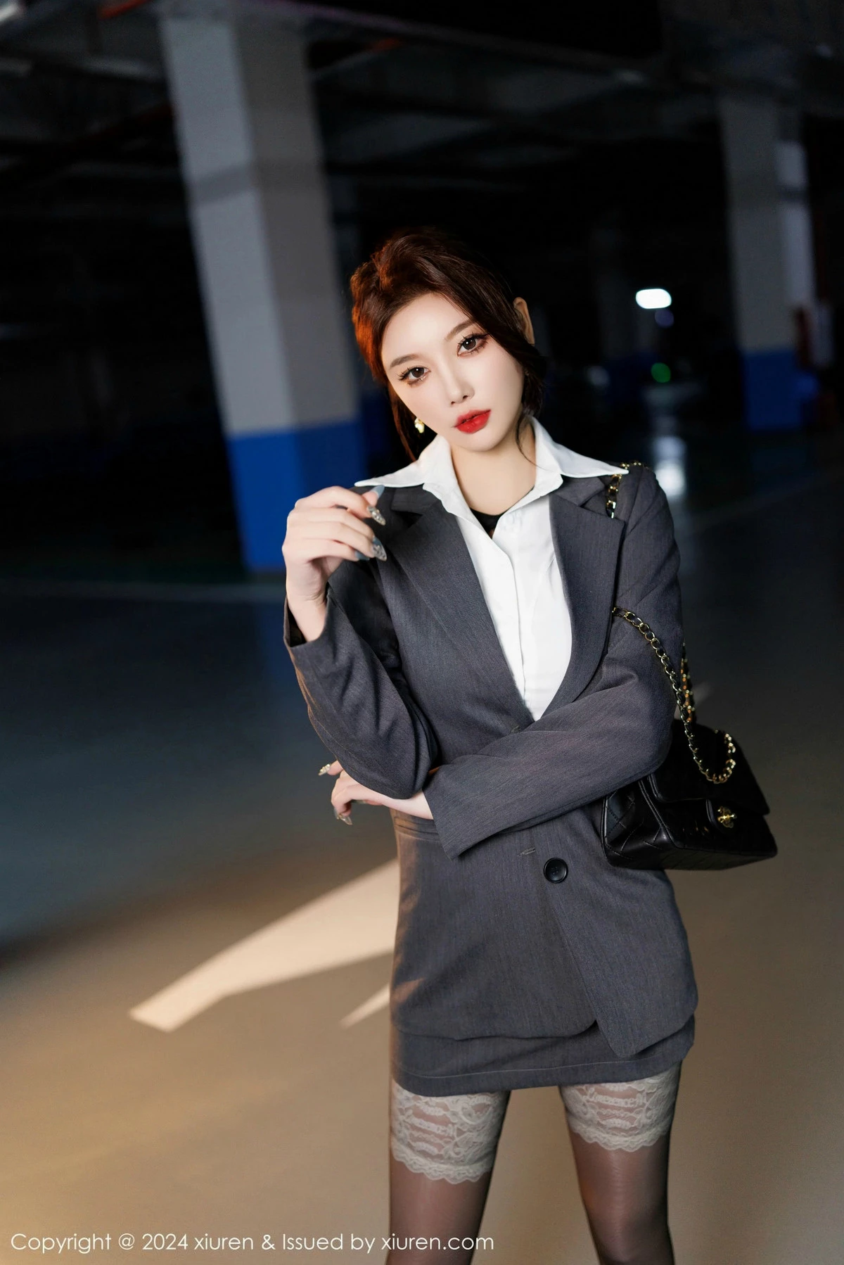 [[XiuRen秀人网]秀人网]No.9634_女神杨晨晨Yome性感黑色蕾丝内衣配超薄黑丝秀丰腴身材诱惑写真95P