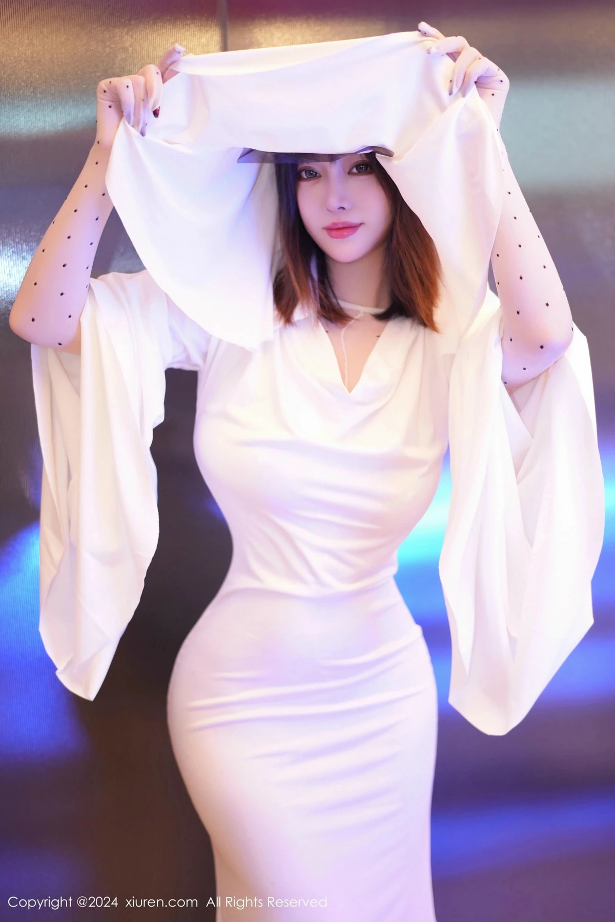 [[XiuRen秀人网]秀人网]No.9629_女神王雨纯性感白色连衣裙露白色连体丝袜秀惹火身材诱惑写真90P