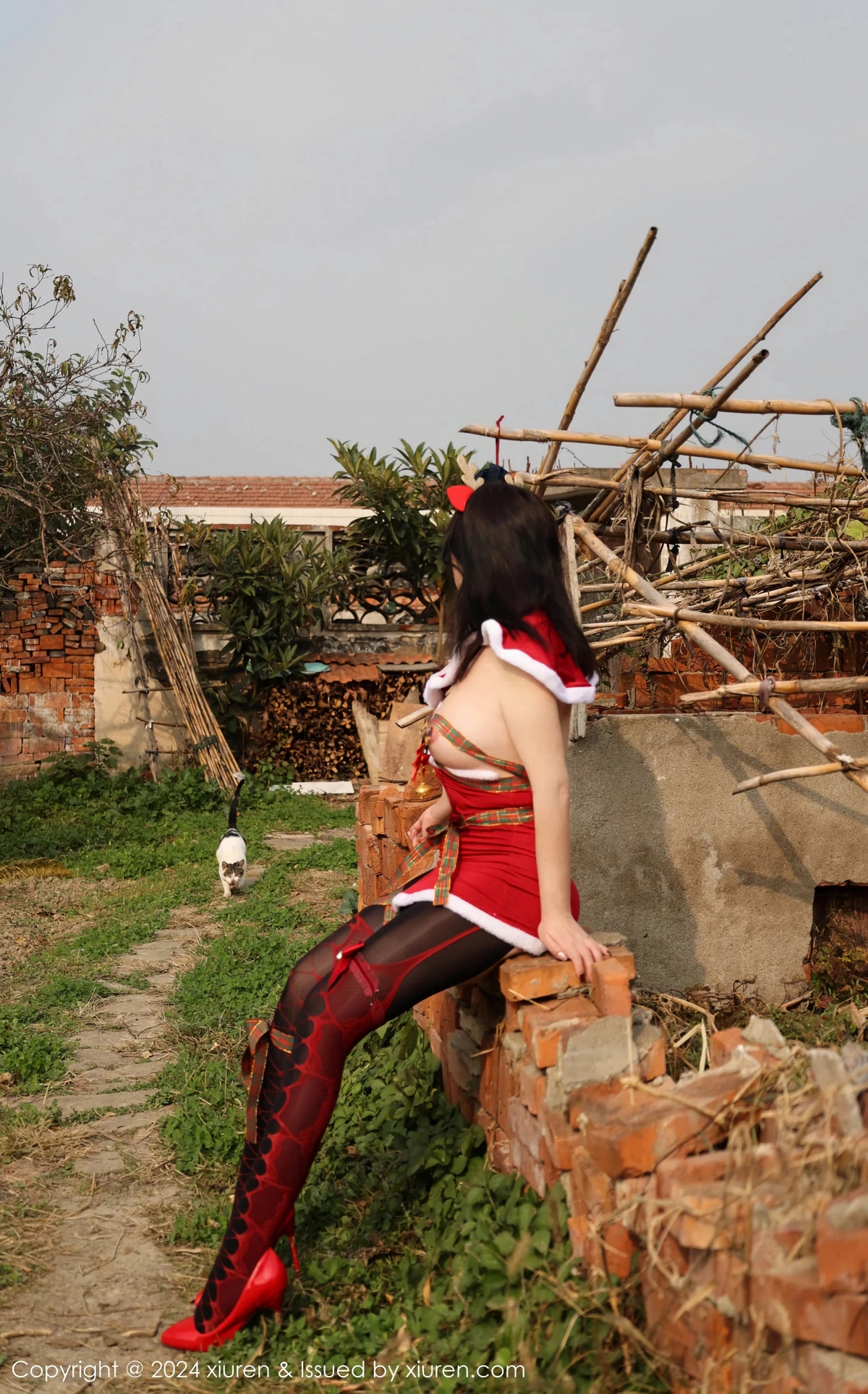 [[XiuRen秀人网]秀人网]No.9630_模特小薯条nienie户外圣诞主题性感情趣圣诞服饰惹火诱惑写真76P