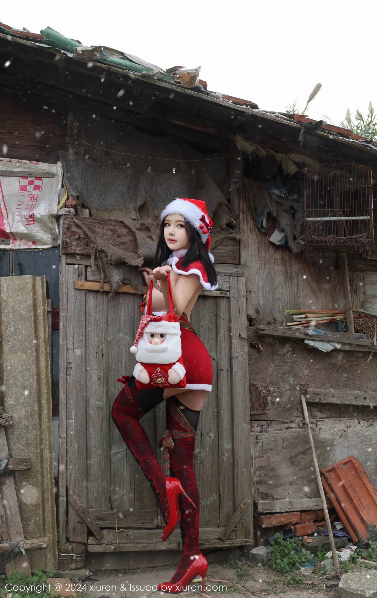 [[XiuRen秀人网]秀人网]No.9630_模特小薯条nienie户外圣诞主题性感情趣圣诞服饰惹火诱惑写真76P