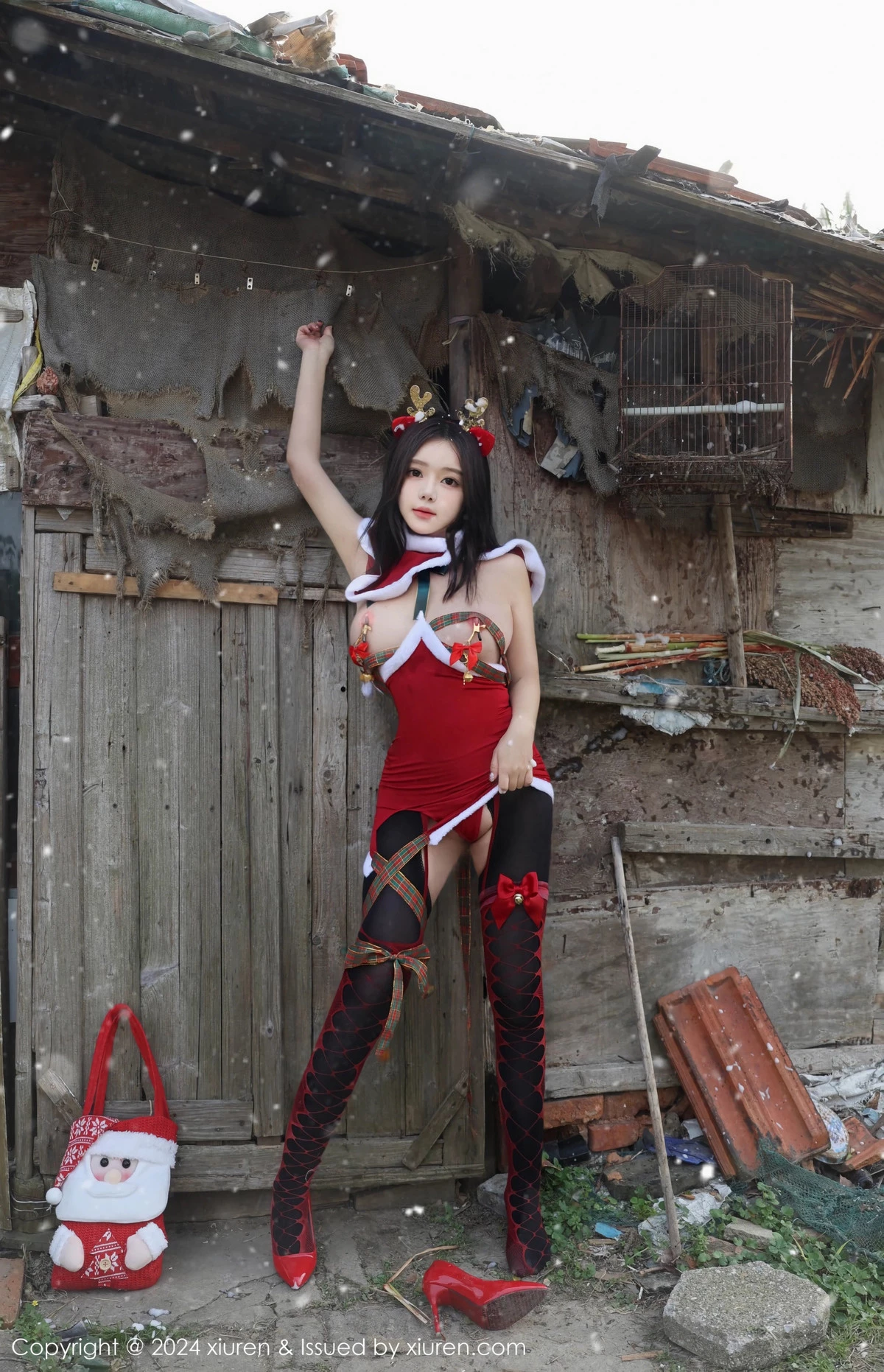 [[XiuRen秀人网]秀人网]No.9630_模特小薯条nienie户外圣诞主题性感情趣圣诞服饰惹火诱惑写真76P
