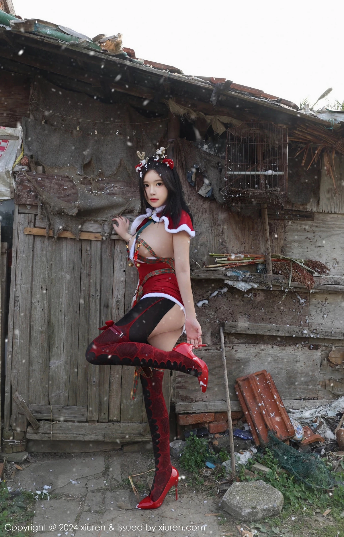[[XiuRen秀人网]秀人网]No.9630_模特小薯条nienie户外圣诞主题性感情趣圣诞服饰惹火诱惑写真76P