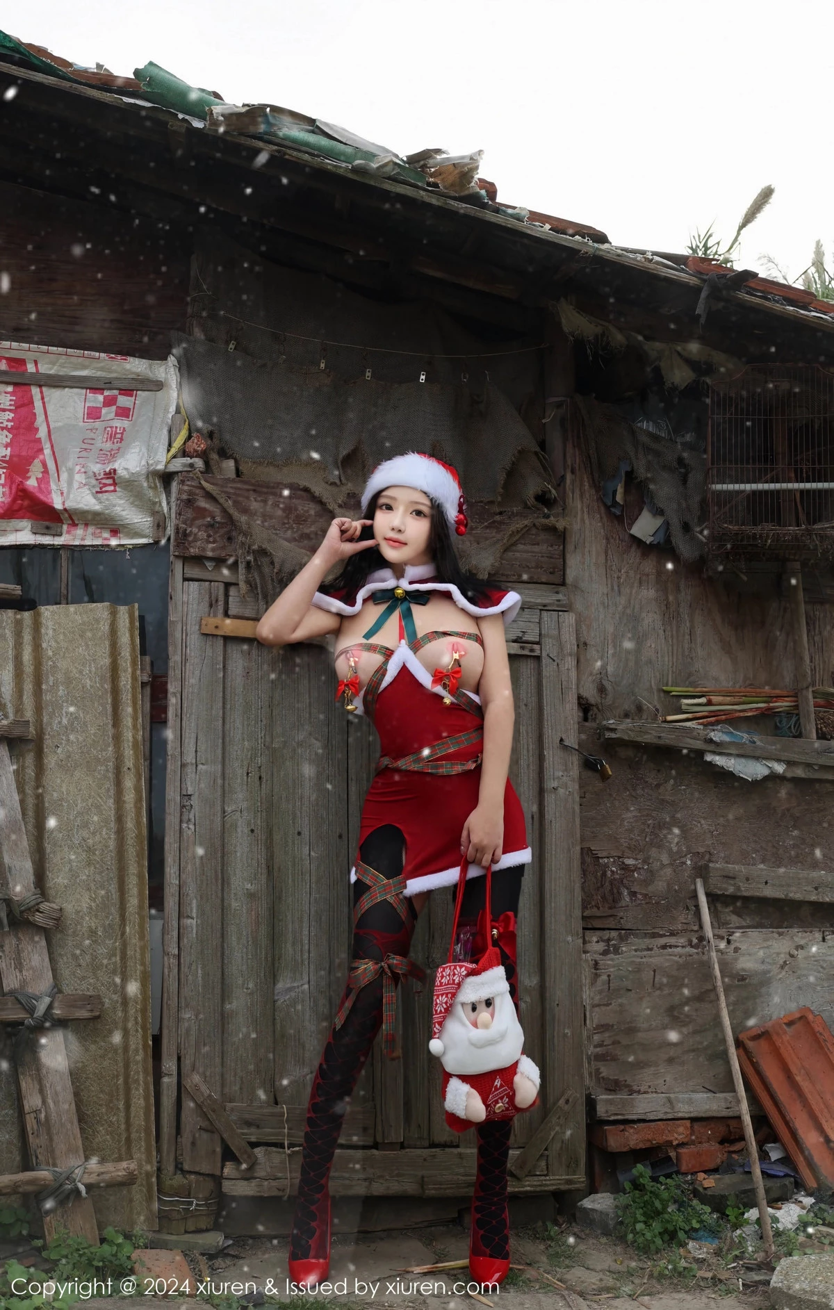 [[XiuRen秀人网]秀人网]No.9630_模特小薯条nienie户外圣诞主题性感情趣圣诞服饰惹火诱惑写真76P