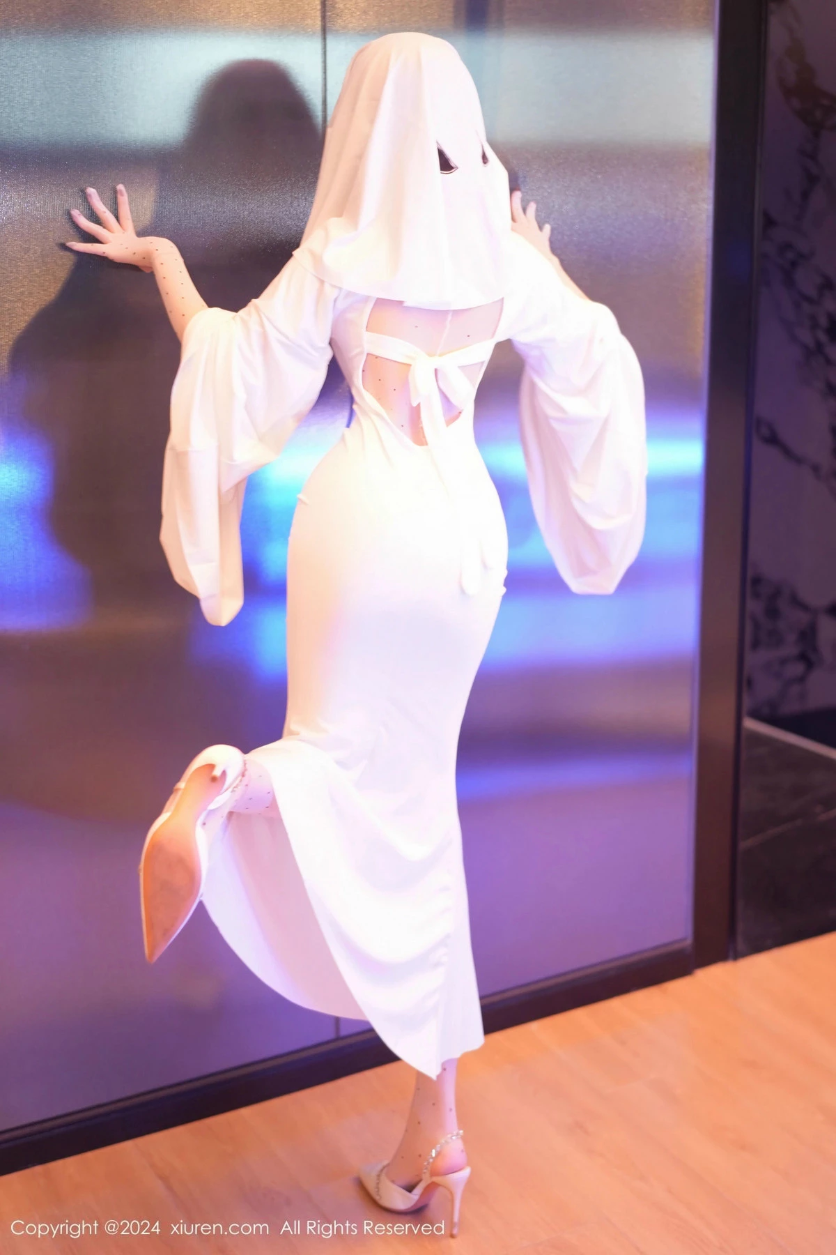 [[XiuRen秀人网]秀人网]No.9629_女神王雨纯性感白色连衣裙露白色连体丝袜秀惹火身材诱惑写真90P