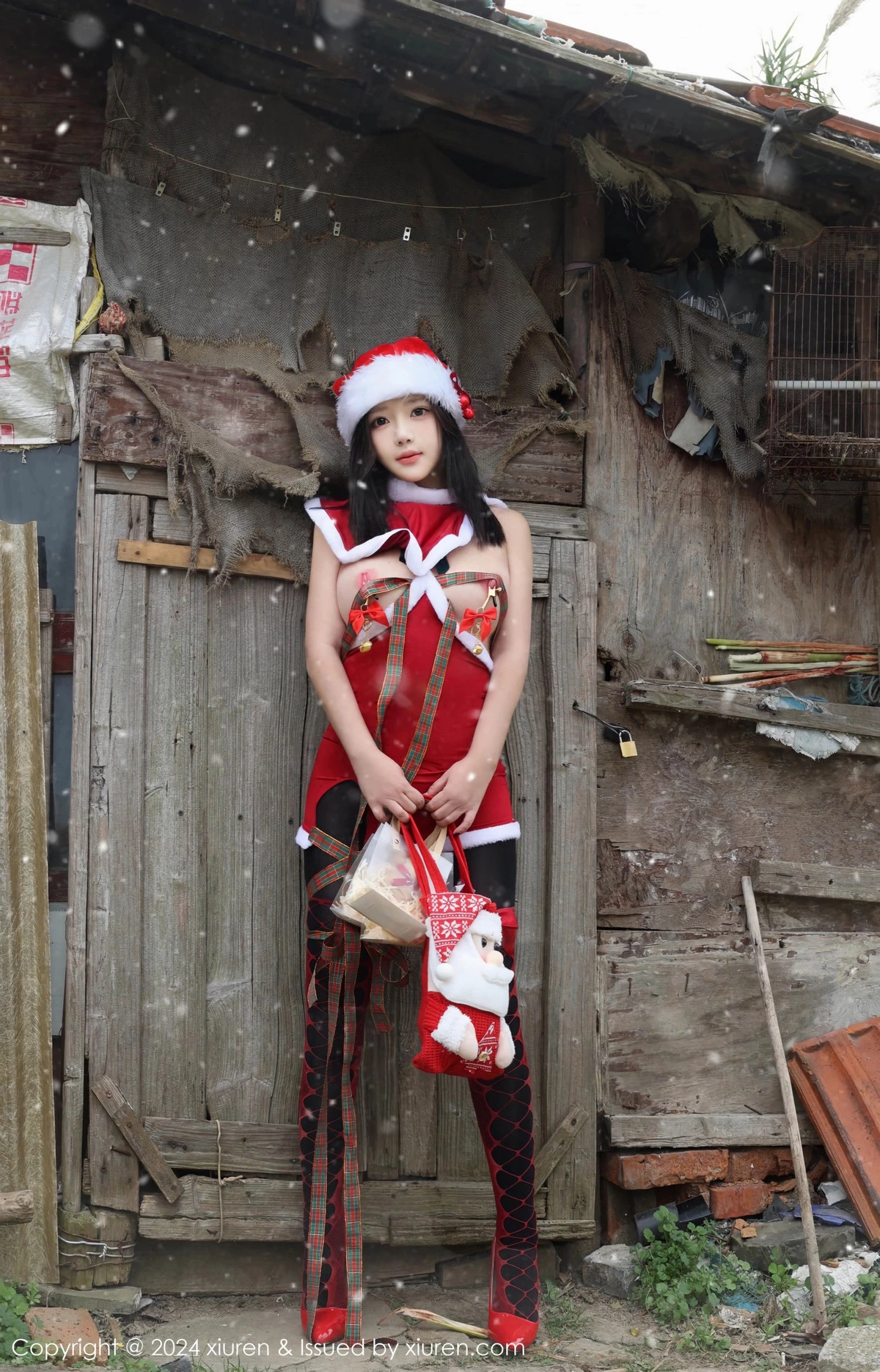 [[XiuRen秀人网]秀人网]No.9630_模特小薯条nienie户外圣诞主题性感情趣圣诞服饰惹火诱惑写真76P